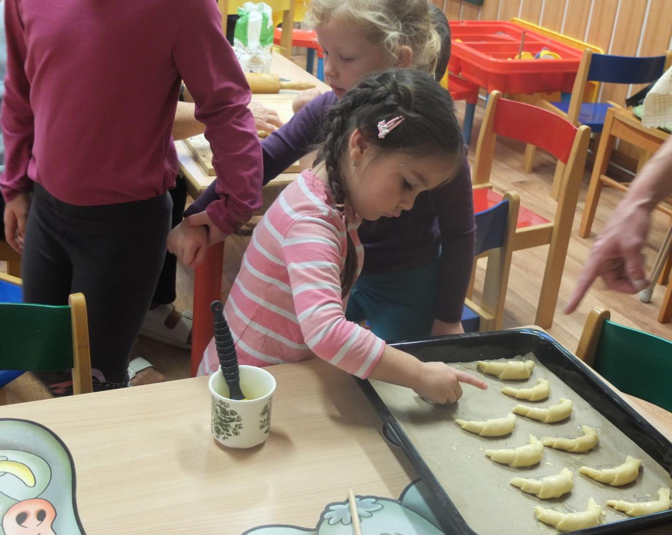 PEČENÍ SVATOMARTINSKÝCH ROHLÍČKŮ - 26