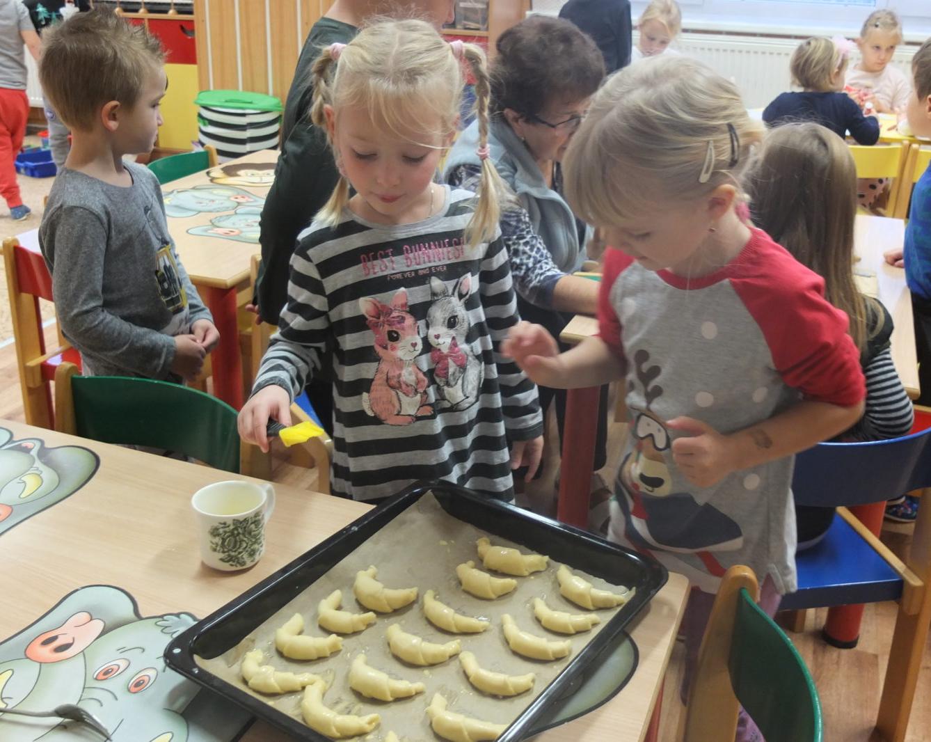 PEČENÍ SVATOMARTINSKÝCH ROHLÍČKŮ - 31