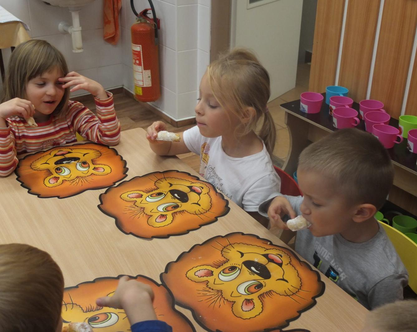 PEČENÍ SVATOMARTINSKÝCH ROHLÍČKŮ - 41