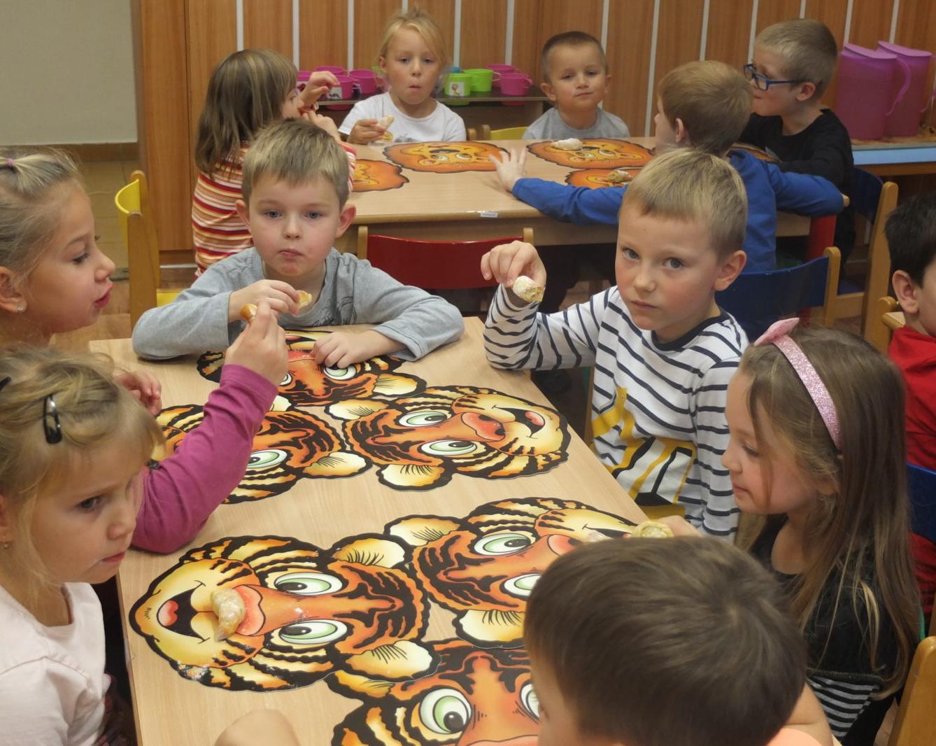 PEČENÍ SVATOMARTINSKÝCH ROHLÍČKŮ - 47