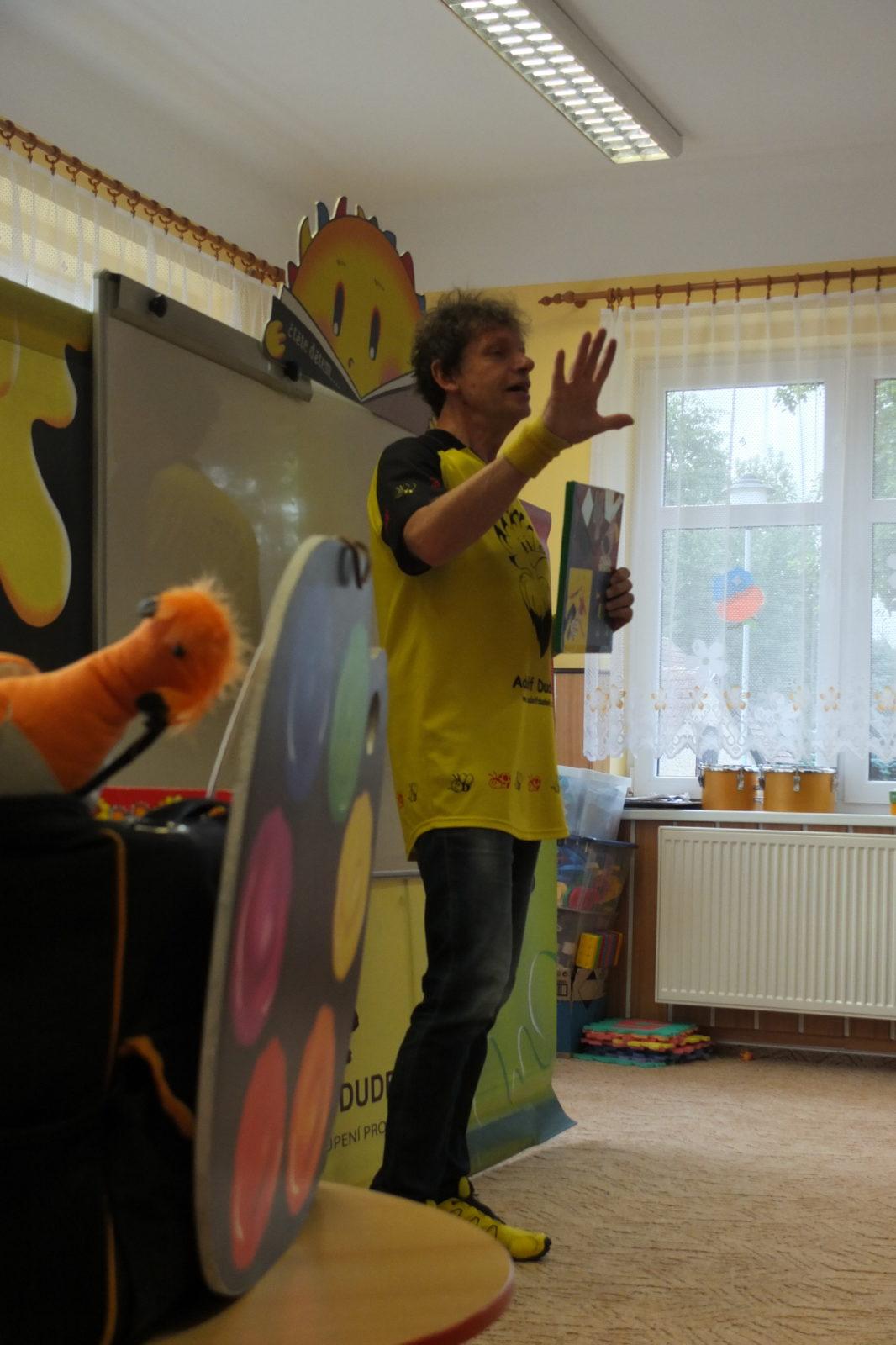 Ilustrátor Adolf Dudek v naší MŠ a loučení s předškoláky - 2