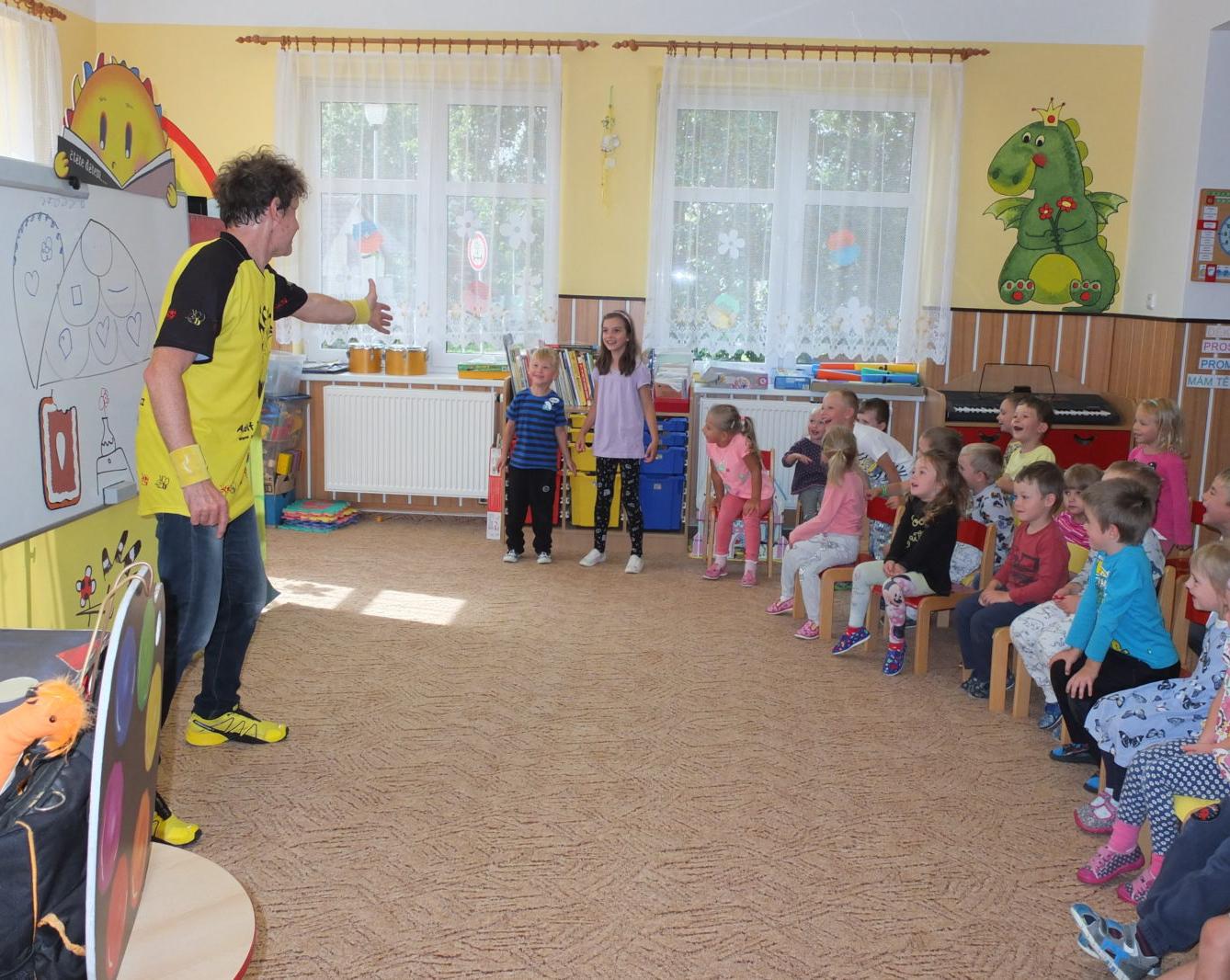 Ilustrátor Adolf Dudek v naší MŠ a loučení s předškoláky - 21