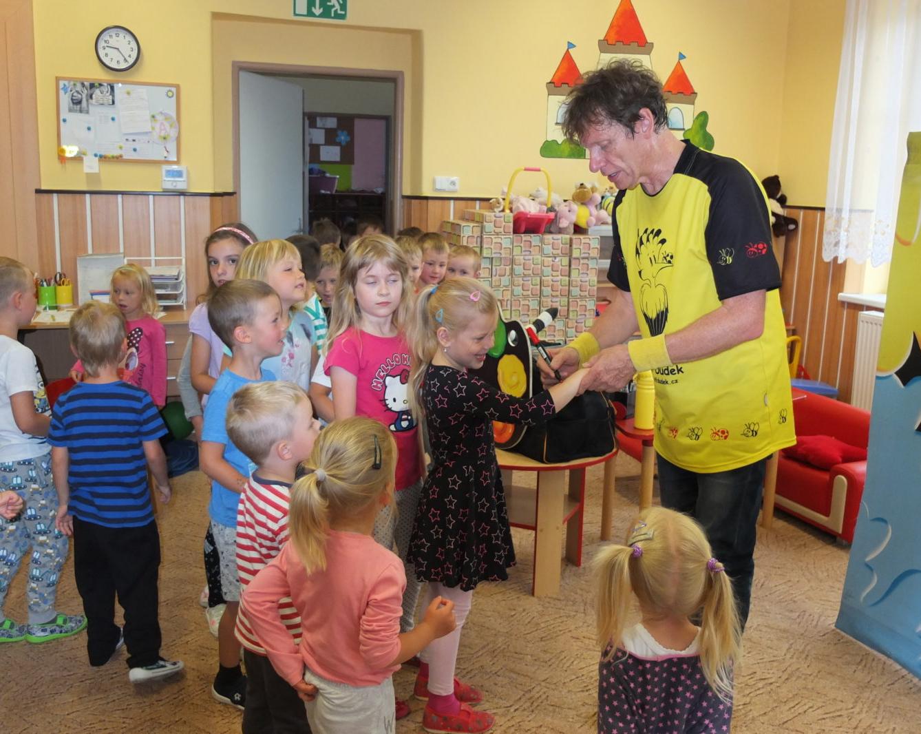 Ilustrátor Adolf Dudek v naší MŠ a loučení s předškoláky - 36