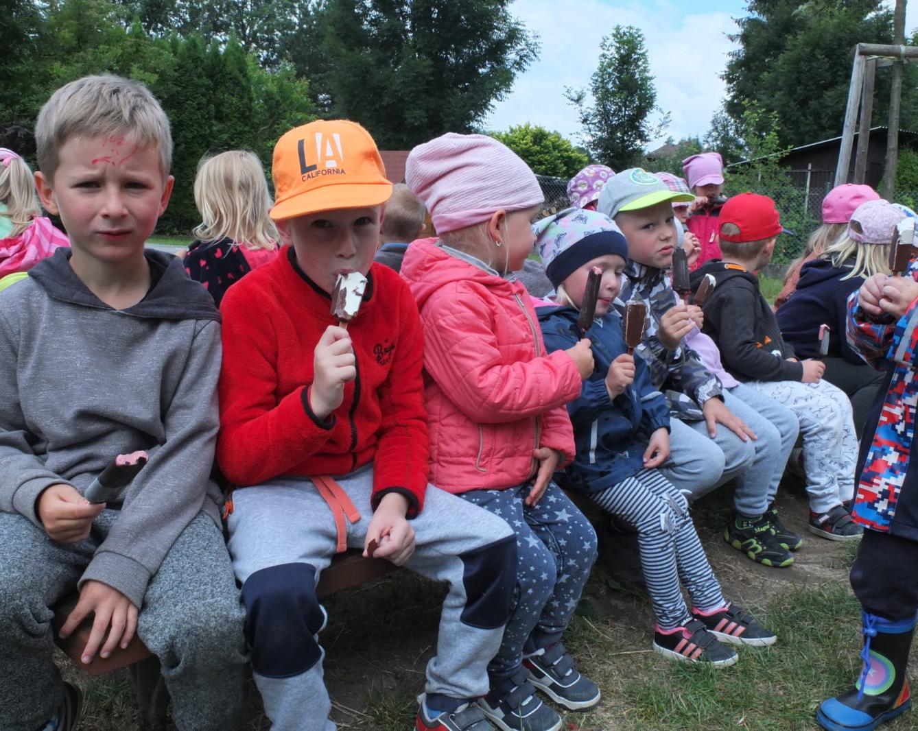 Ilustrátor Adolf Dudek v naší MŠ a loučení s předškoláky - 43