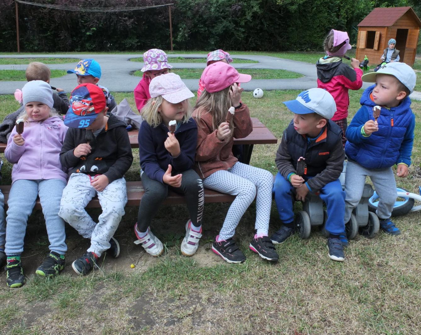 Ilustrátor Adolf Dudek v naší MŠ a loučení s předškoláky - 44