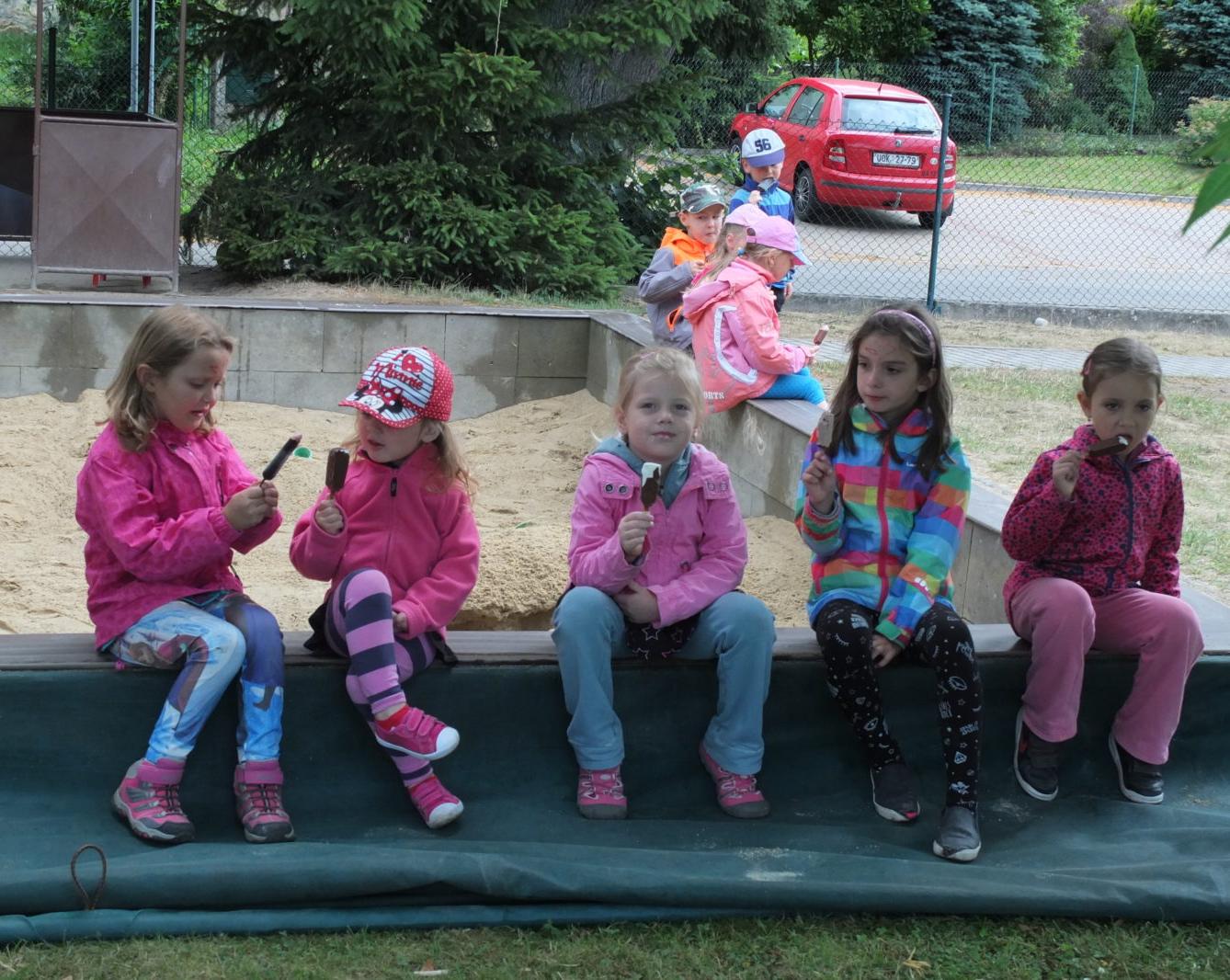 Ilustrátor Adolf Dudek v naší MŠ a loučení s předškoláky - 45