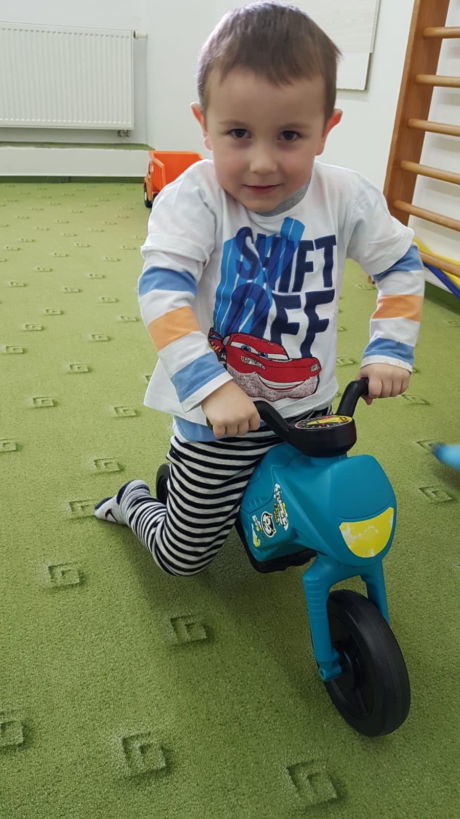 Broučci: v tělocvičně je to prima!!! - 10