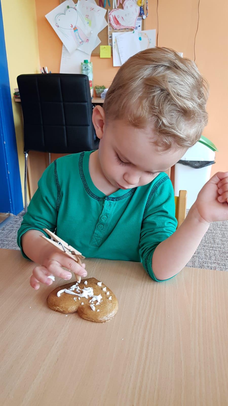 Pečení a zdobení perníčků pro maminky - 3