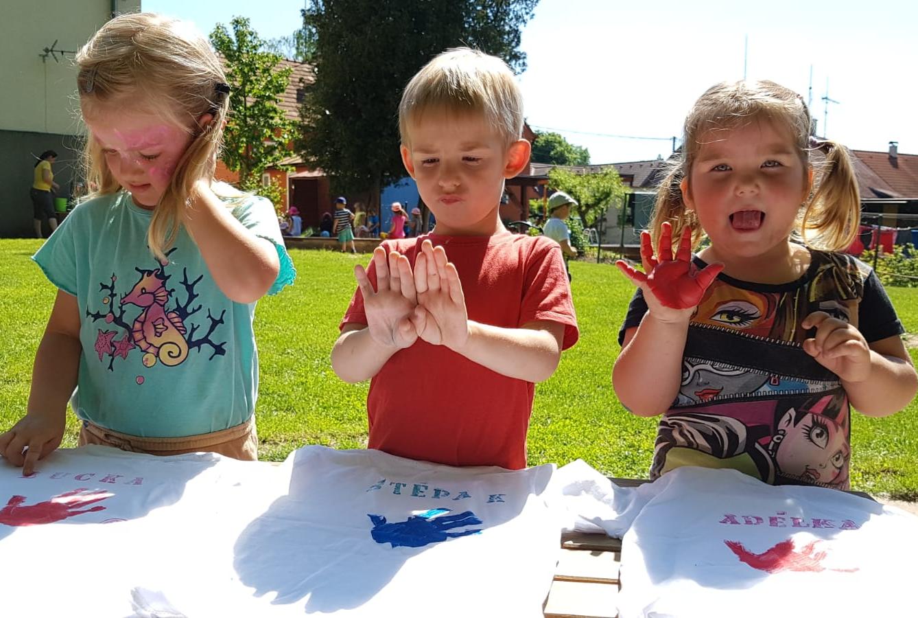 "Výroba" triček ke DNI DĚTÍ - 4