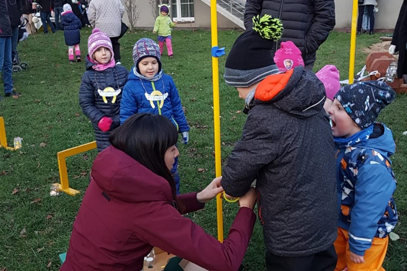 Pracujeme na zahradě:-)