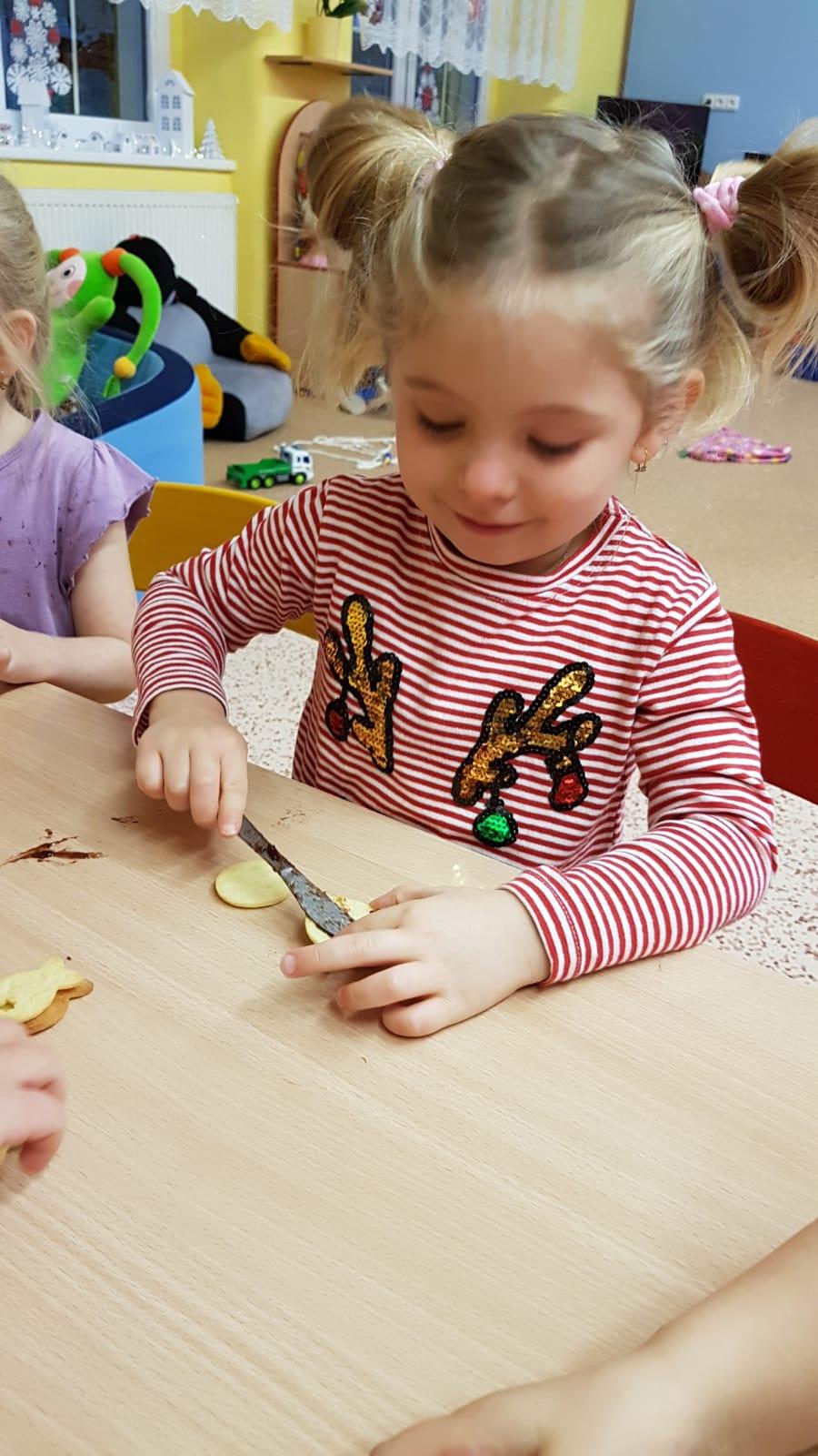 Zdobení perníčků a slepování lineckého - 19