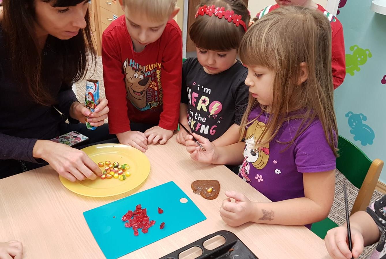 Zdobení perníčků a slepování lineckého - 21