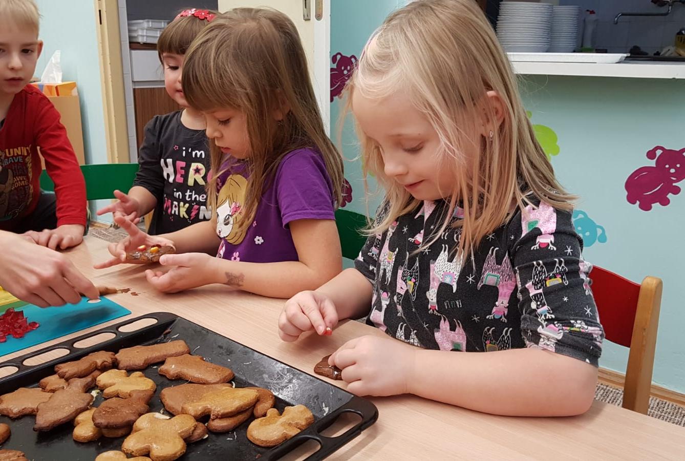 Zdobení perníčků a slepování lineckého - 22