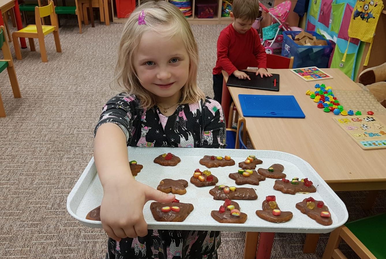 Zdobení perníčků a slepování lineckého - 23