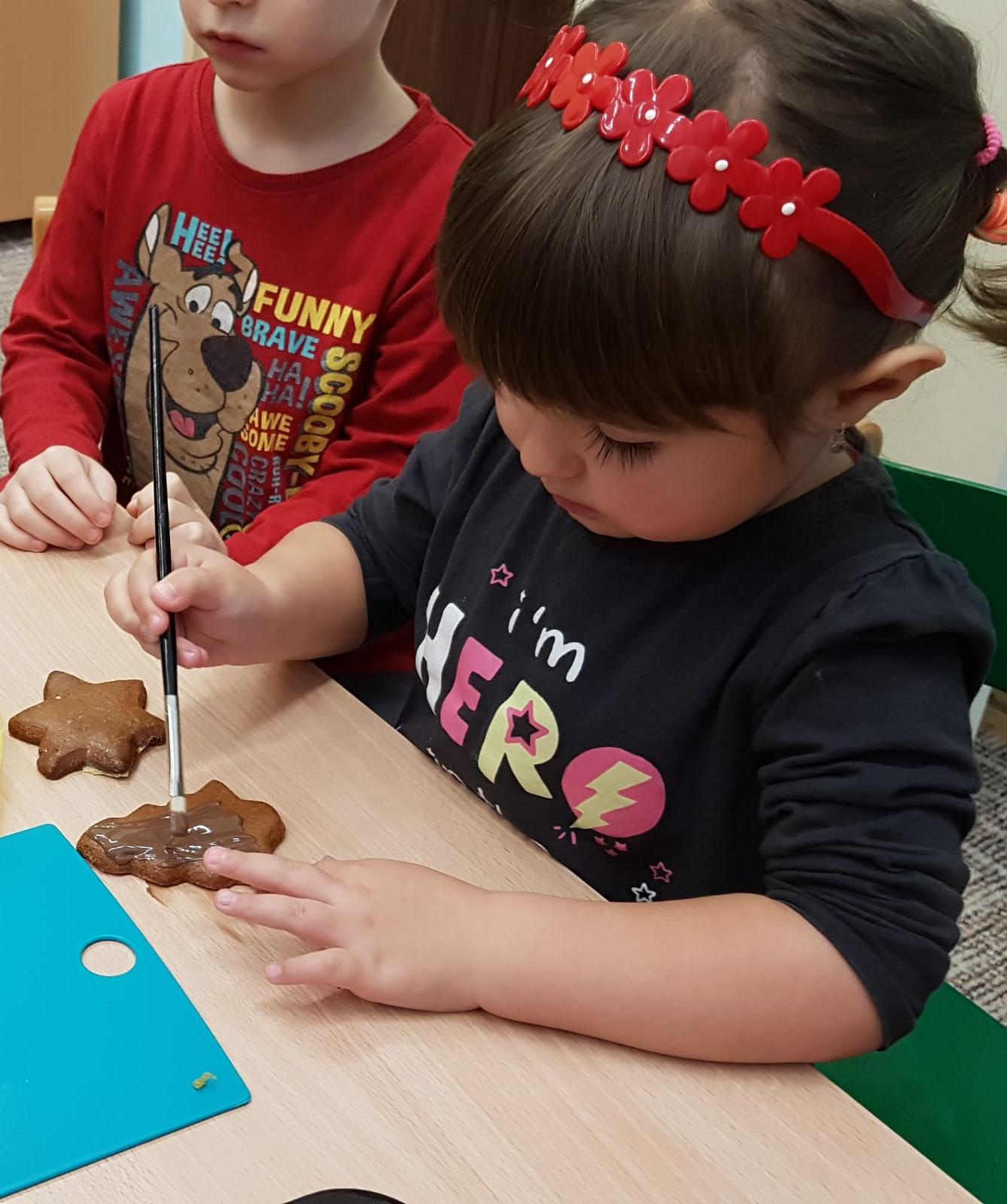 Zdobení perníčků a slepování lineckého - 26