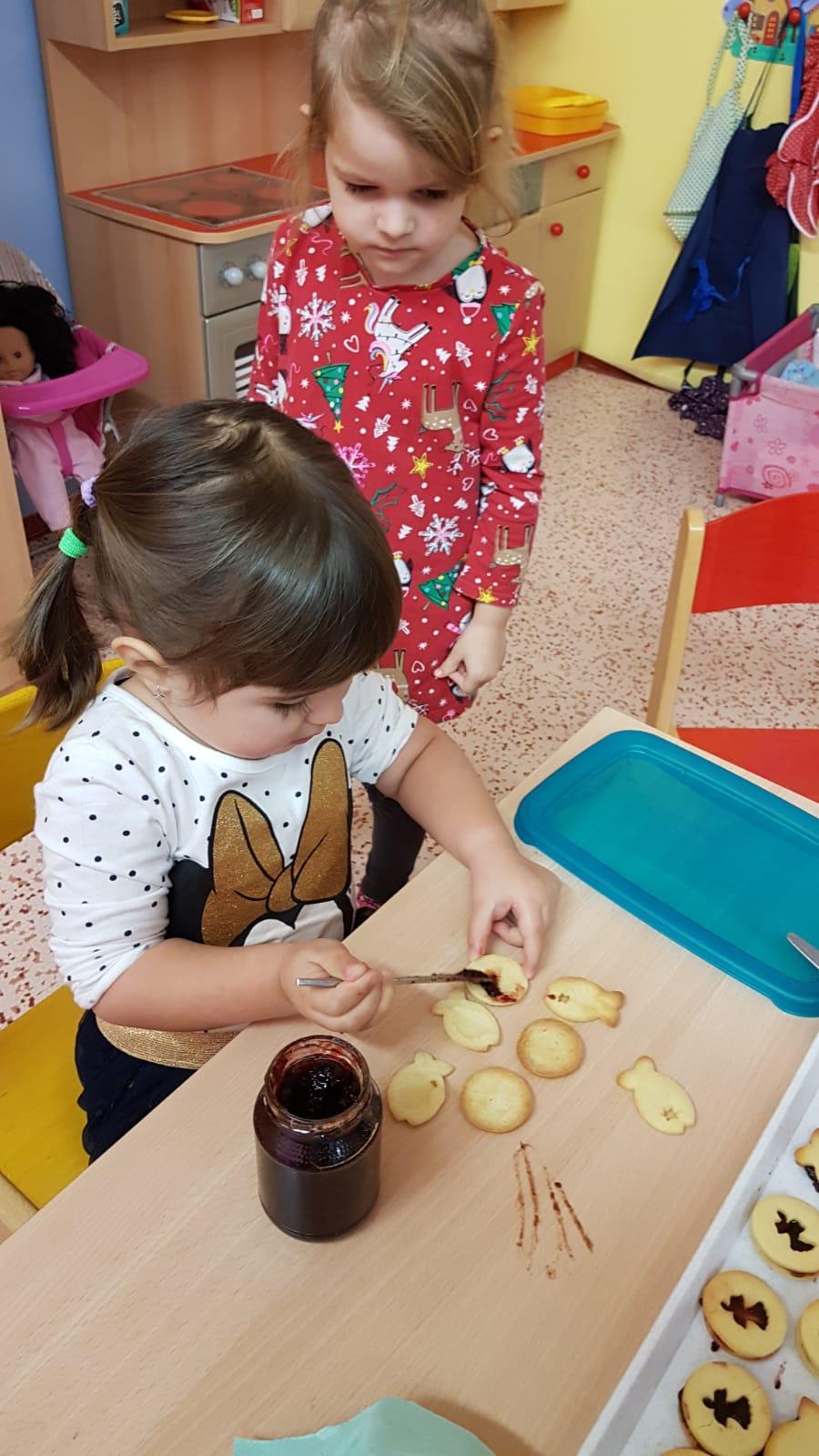 Zdobení perníčků a slepování lineckého - 29