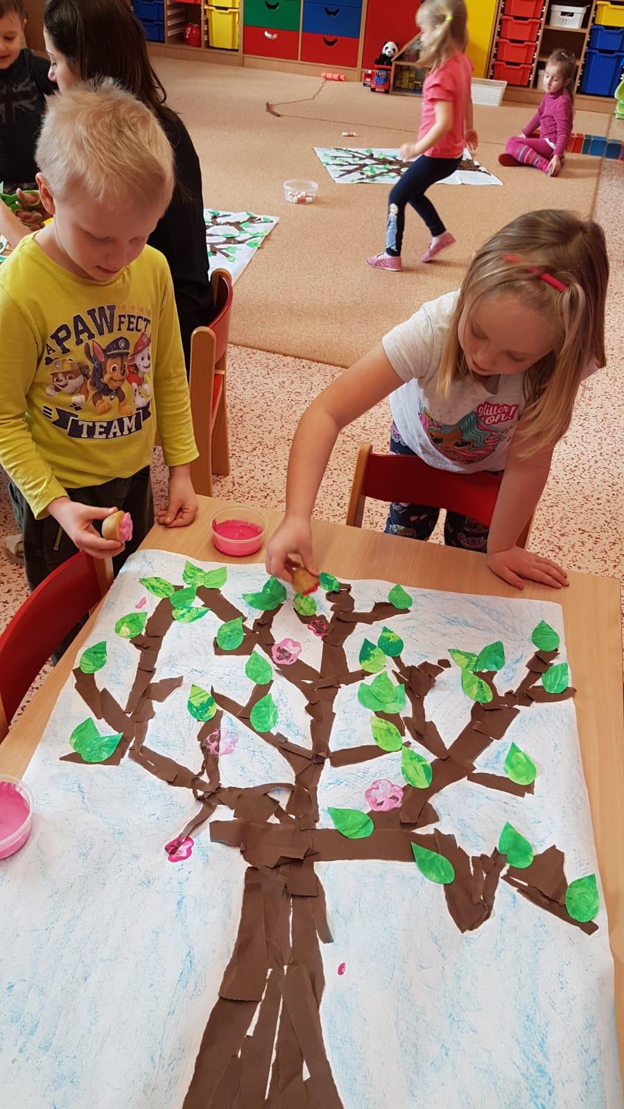 Vzpomínáme na školku: "Rozkvetlé jaro u Klokánků" - 4