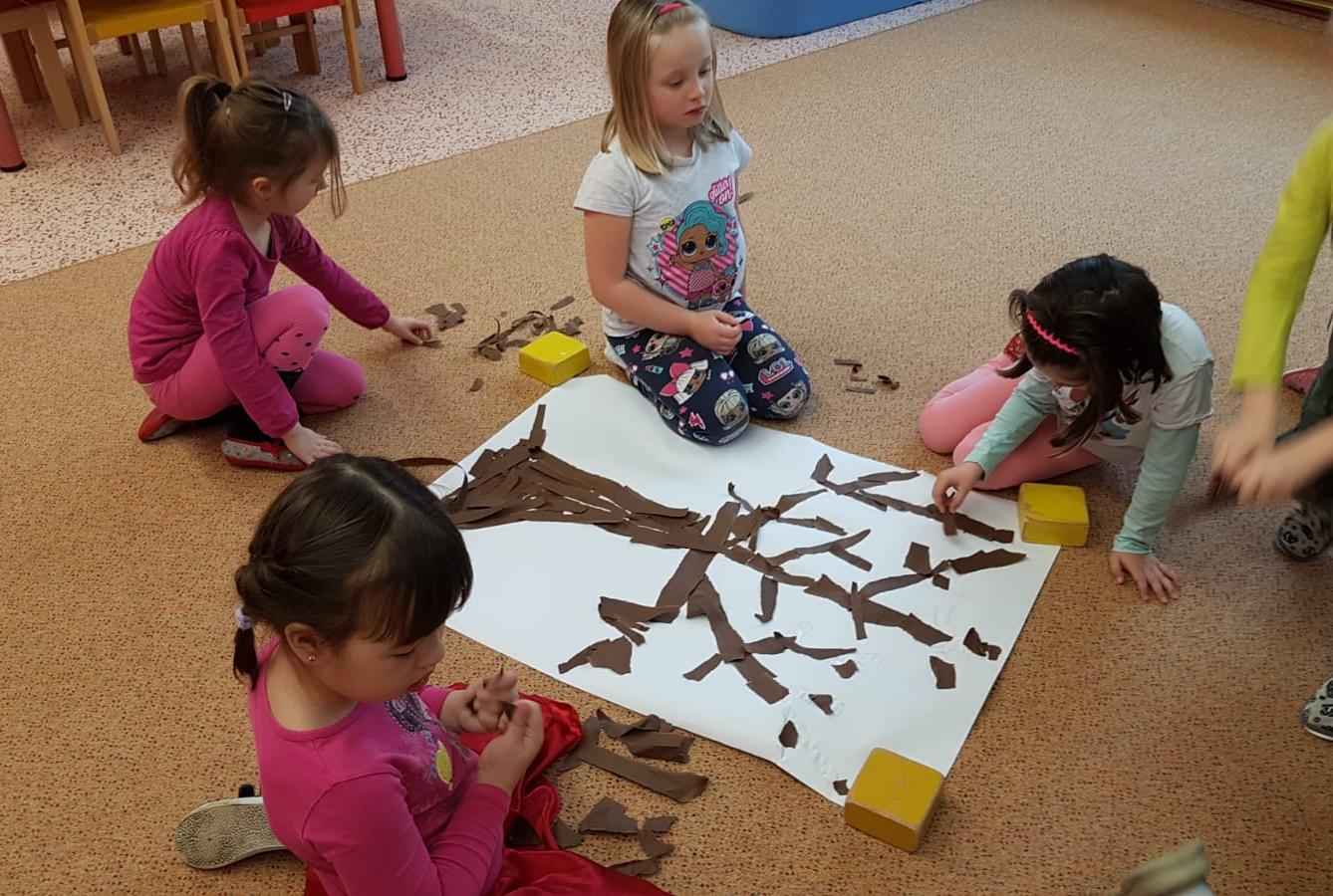 Vzpomínáme na školku: "Rozkvetlé jaro u Klokánků" - 10