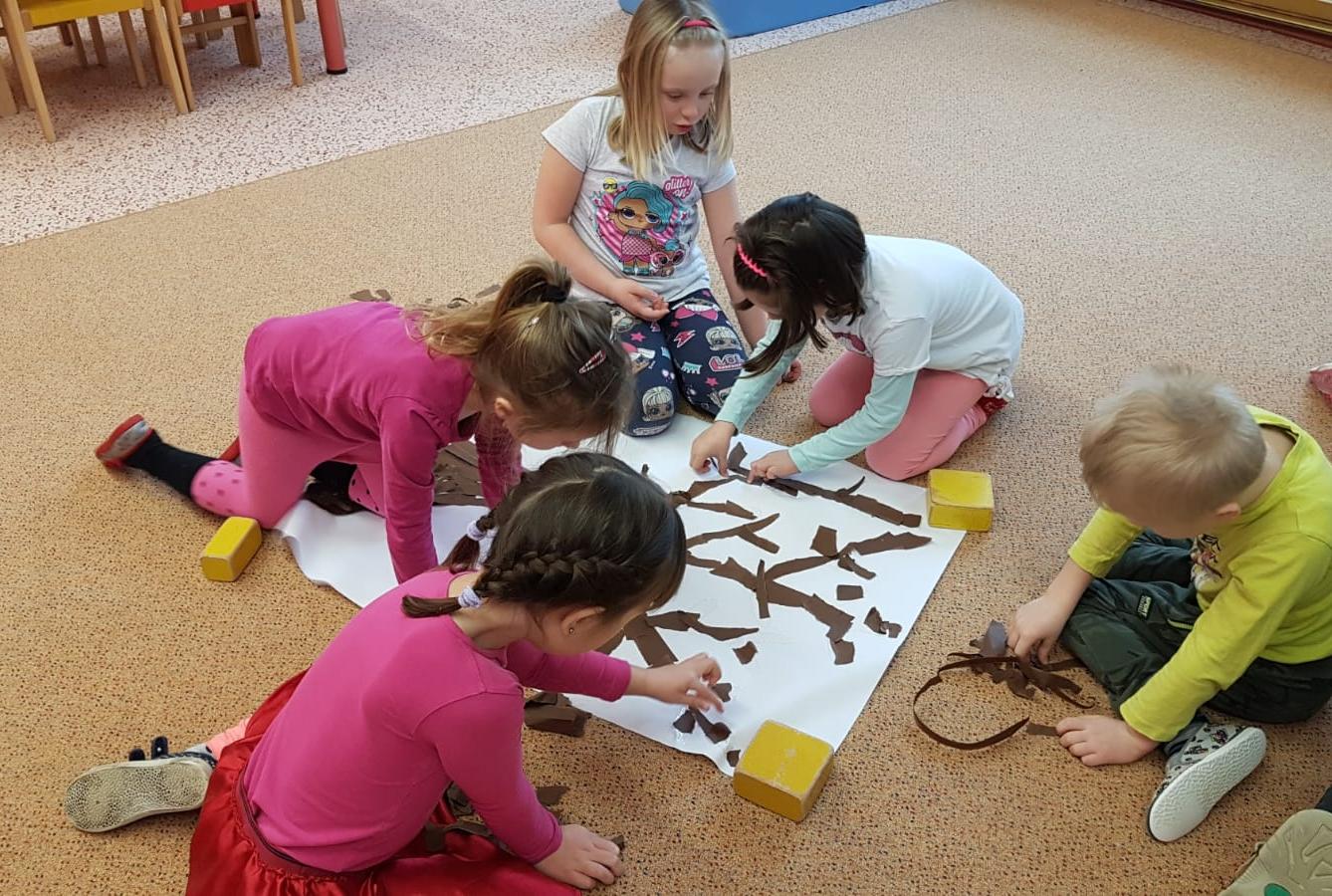 Vzpomínáme na školku: "Rozkvetlé jaro u Klokánků" - 11