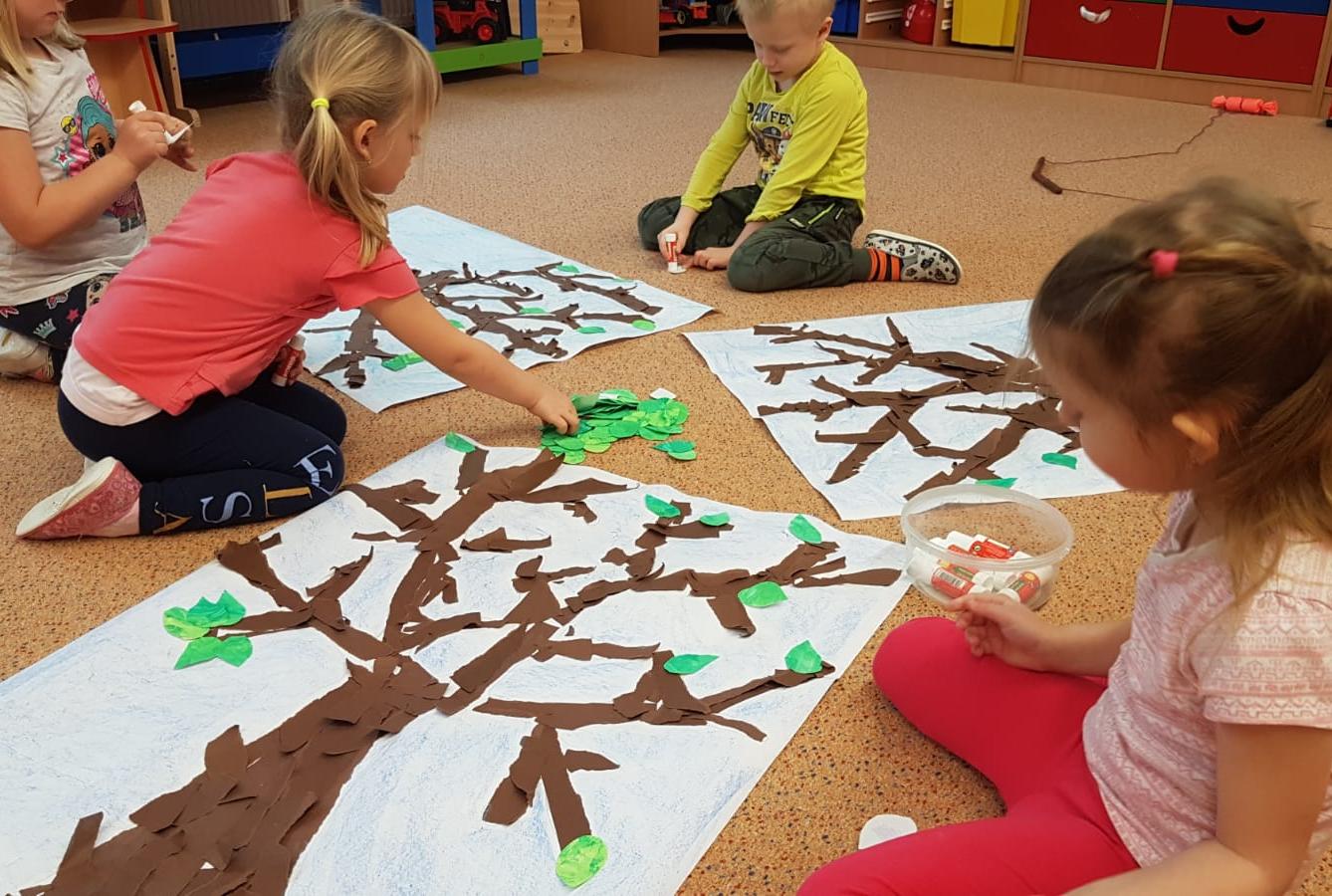 Vzpomínáme na školku: "Rozkvetlé jaro u Klokánků" - 22