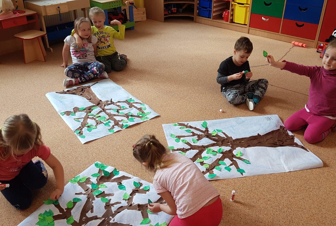 Vzpomínáme na školku: "Rozkvetlé jaro u Klokánků" - 23