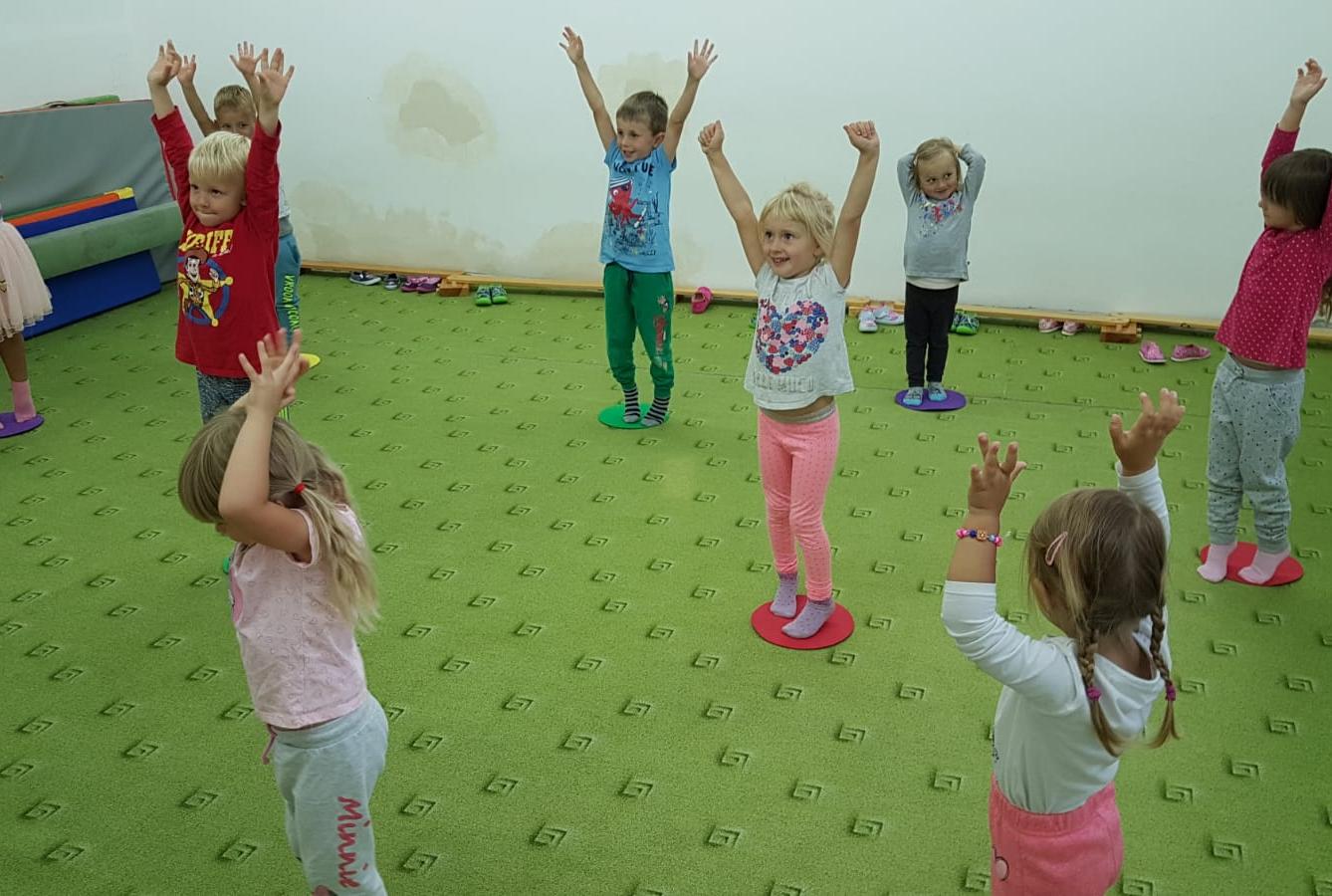 Broučci: "pracujeme a cvičíme" :-) - 8