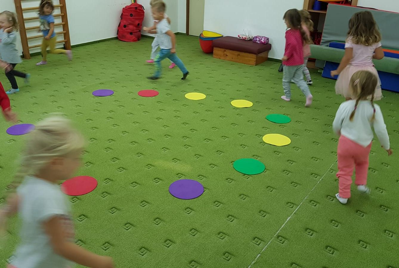 Broučci: "pracujeme a cvičíme" :-) - 16