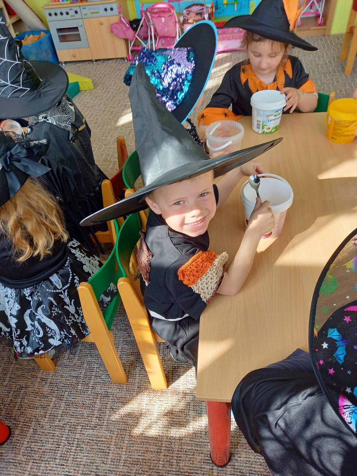 Čarodějnický rej v MŠ :-) - 34