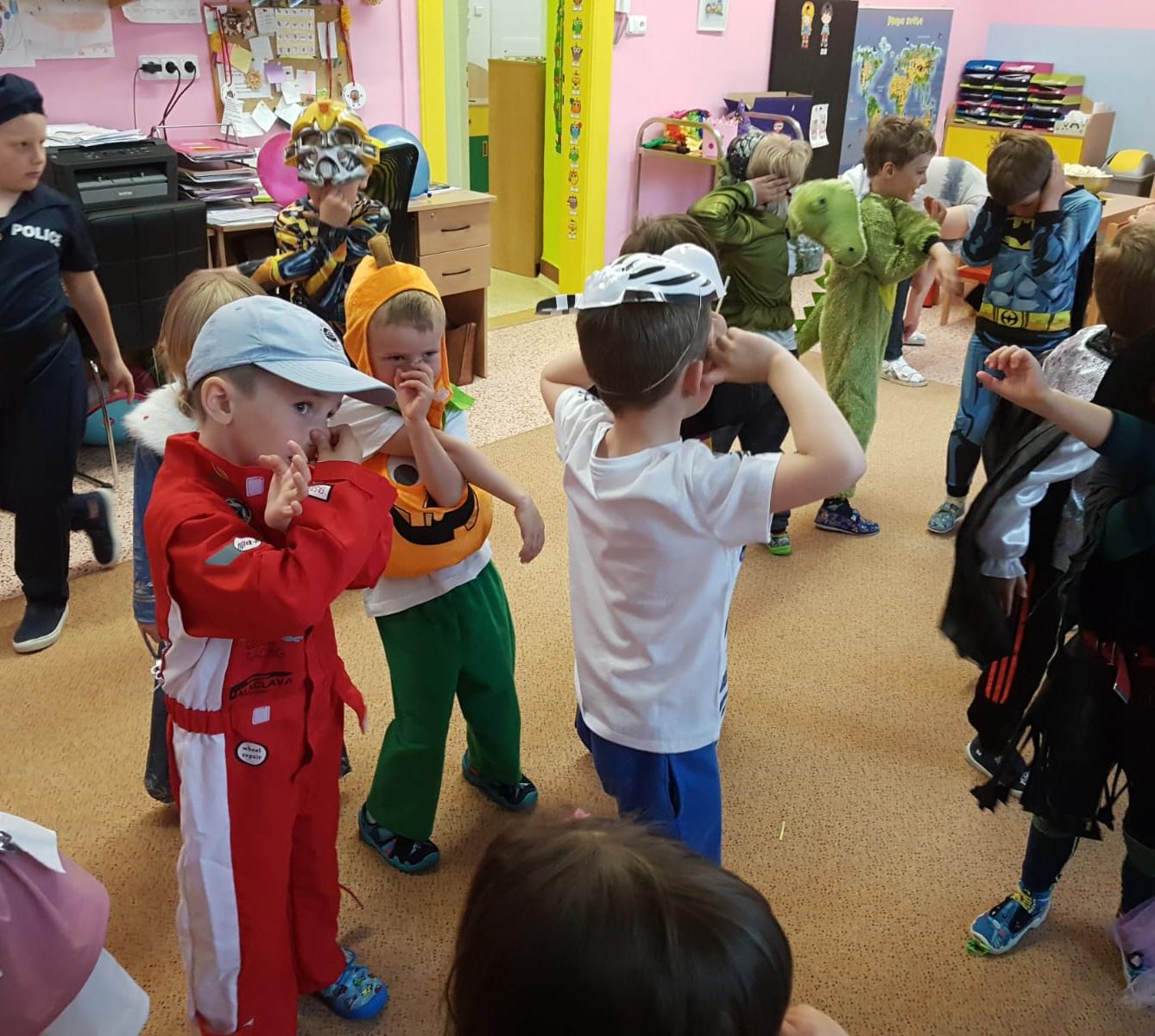 Karnevalové dopoledne v MŠ :-) - 18
