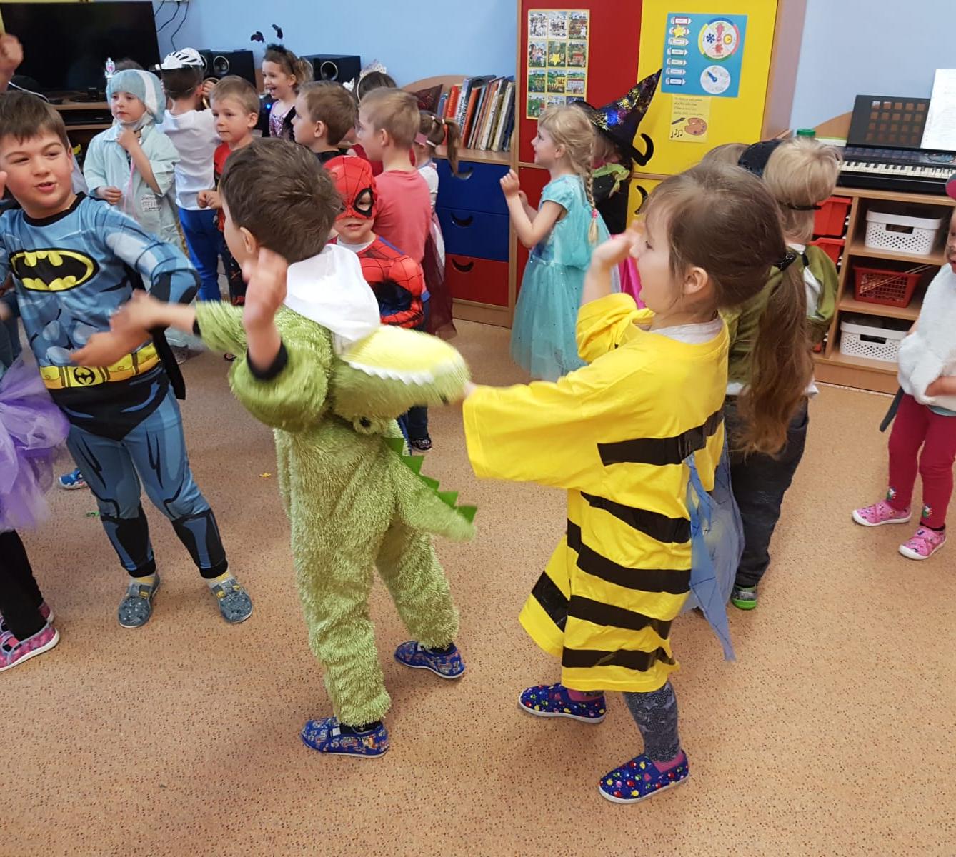 Karnevalové dopoledne v MŠ :-) - 19