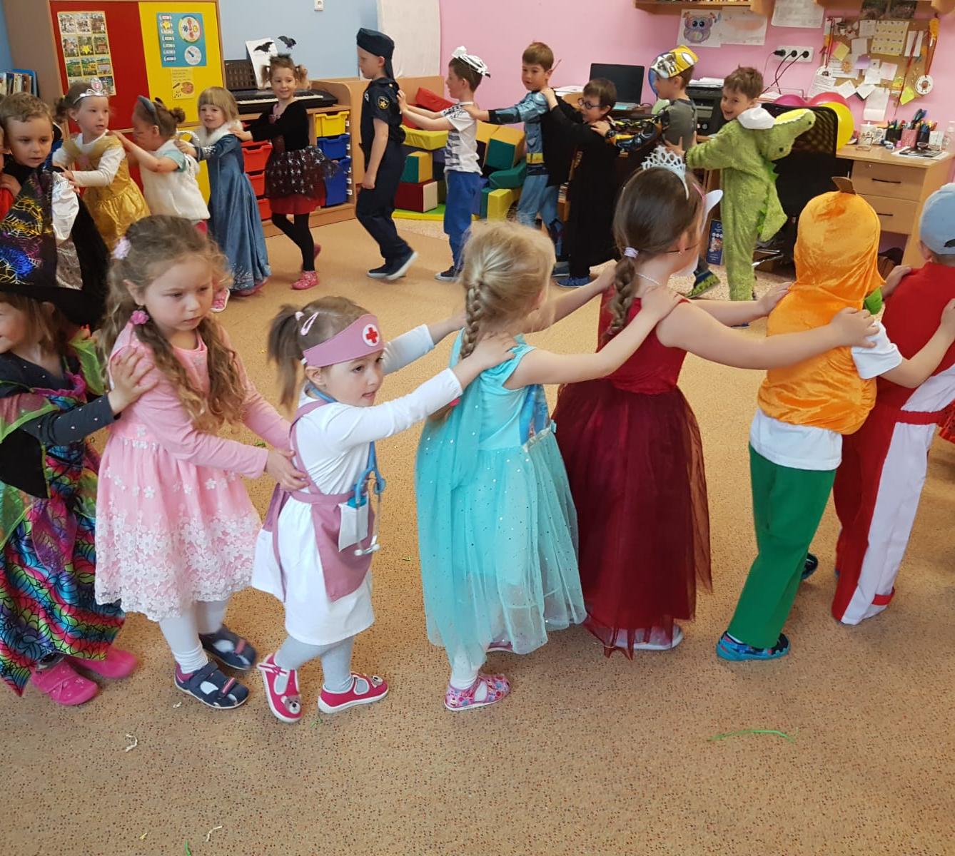 Karnevalové dopoledne v MŠ :-) - 21