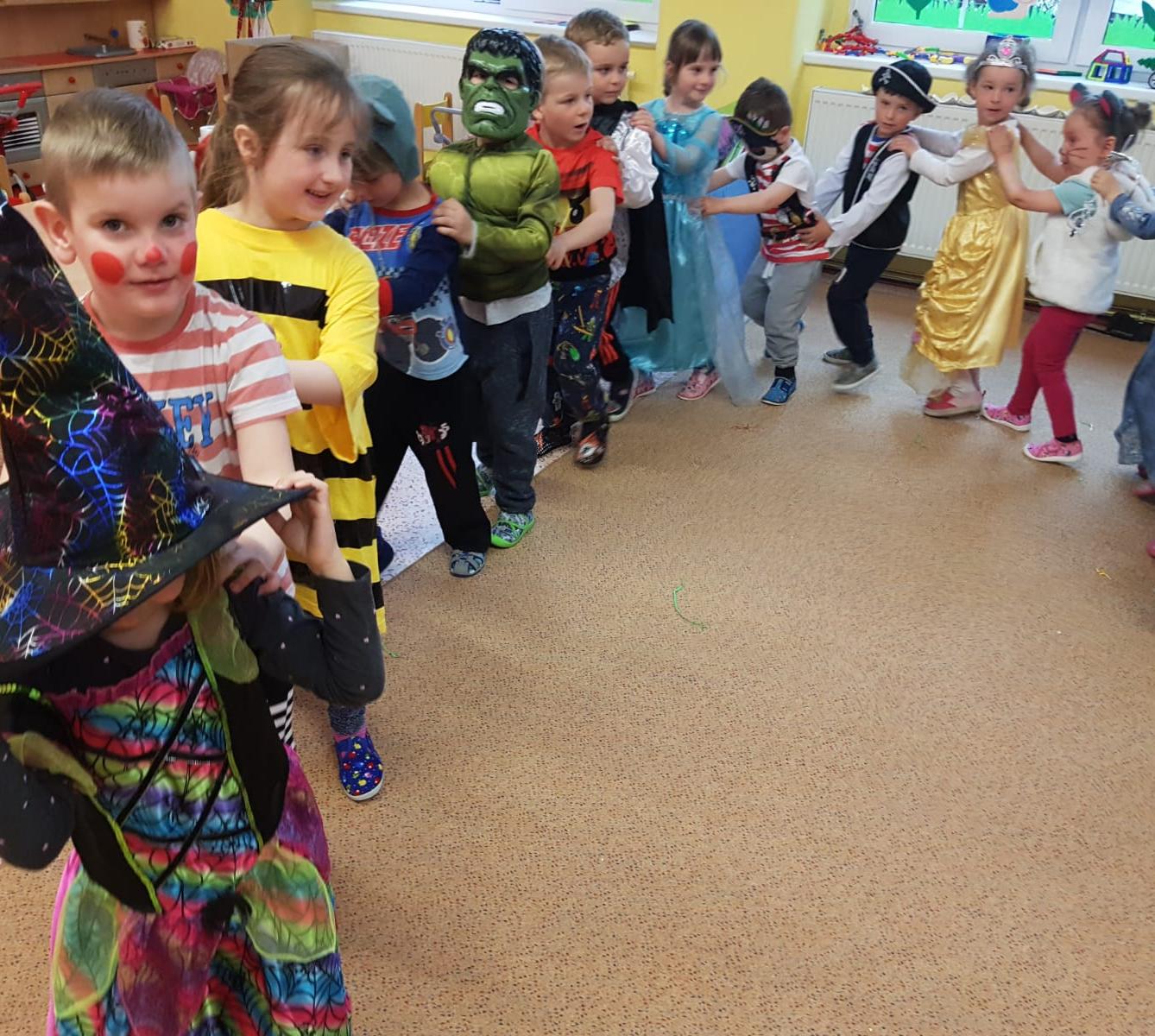 Karnevalové dopoledne v MŠ :-) - 25