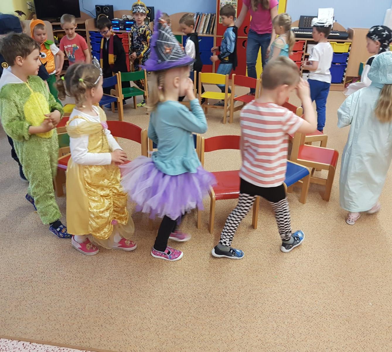 Karnevalové dopoledne v MŠ :-) - 27