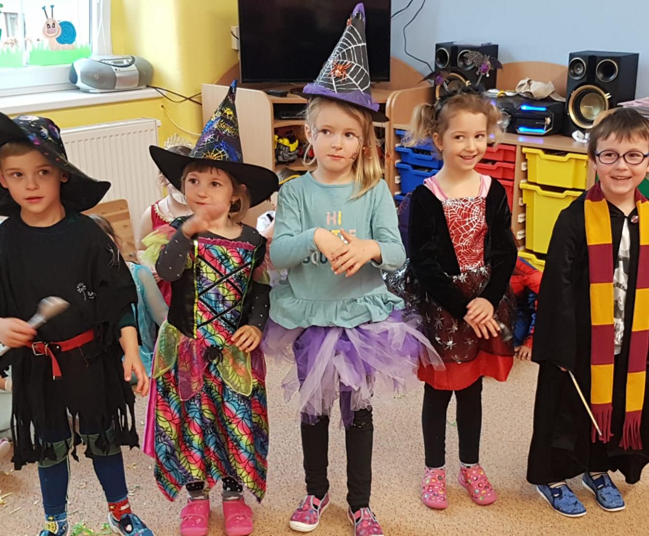 Karnevalové dopoledne v MŠ :-) - 43