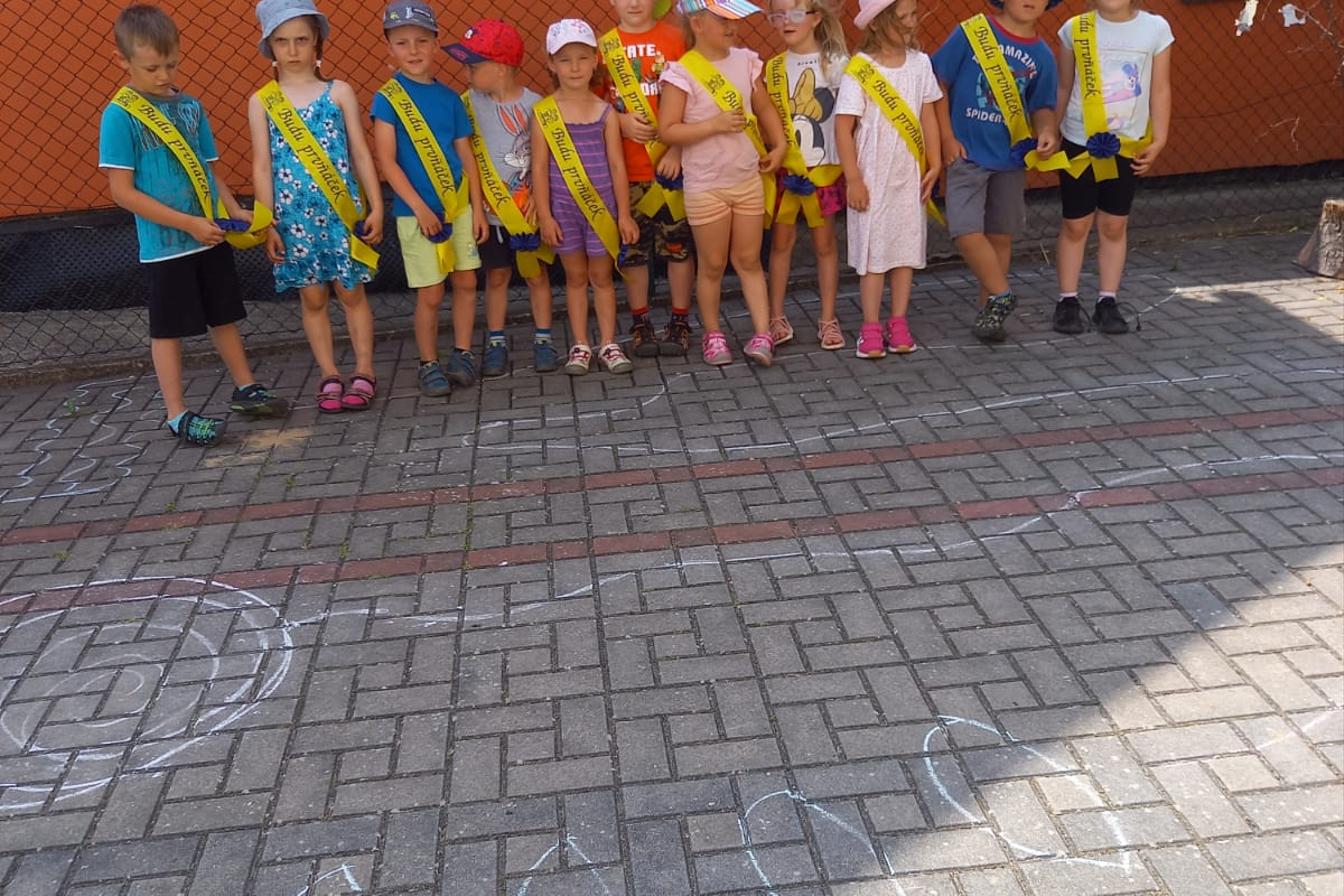 Pasování předškoláčků na prvňáčky a dopolední hry v ZŠ :-)