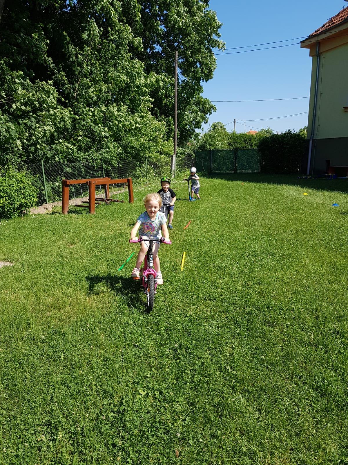 Broučci-autíčková školka, broučci+sovičky-kolojízda - 13