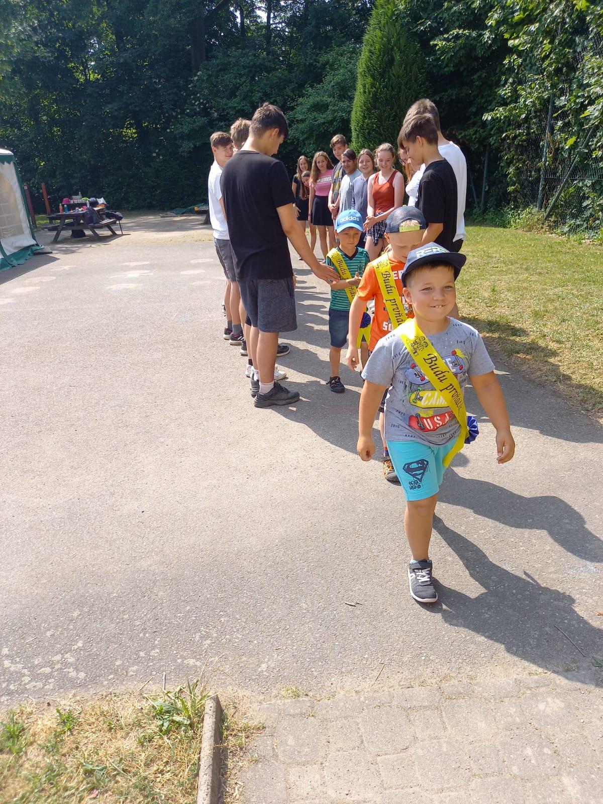 Pasování předškoláčků na prvňáčky a dopolední hry v ZŠ :-) - 8