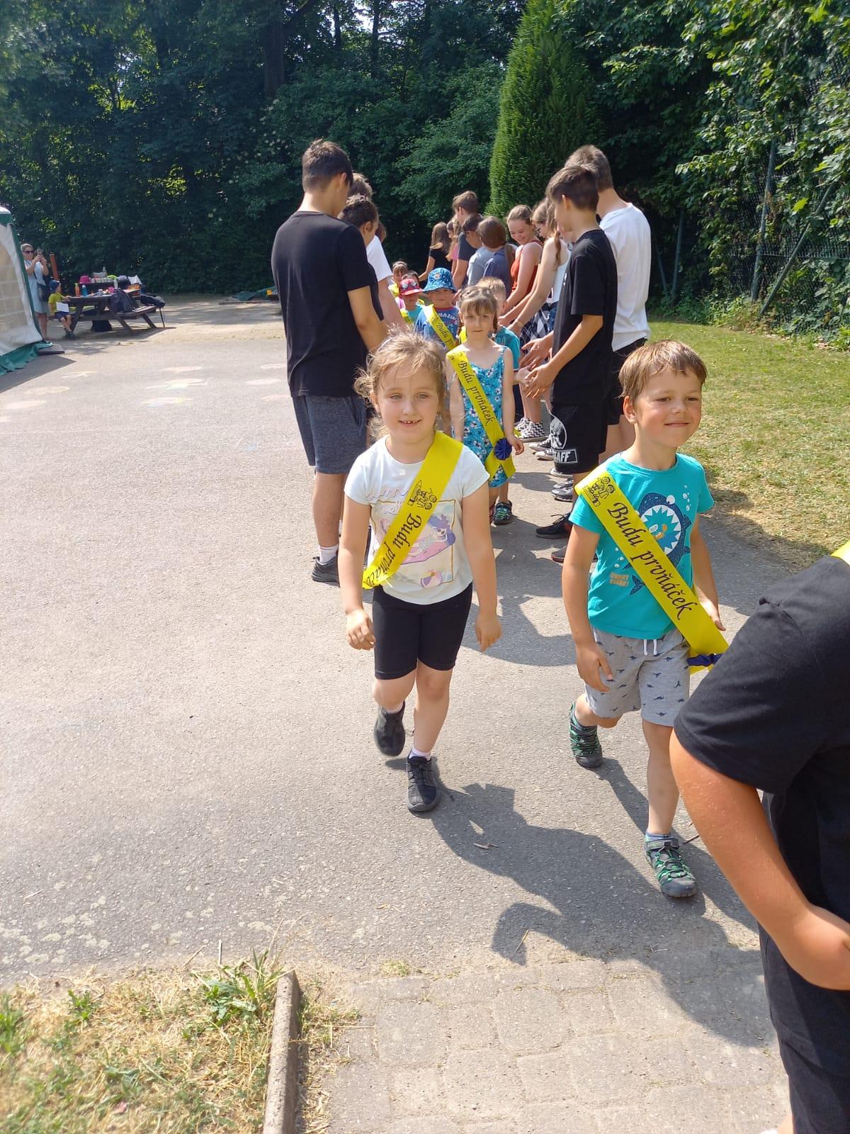 Pasování předškoláčků na prvňáčky a dopolední hry v ZŠ :-) - 11