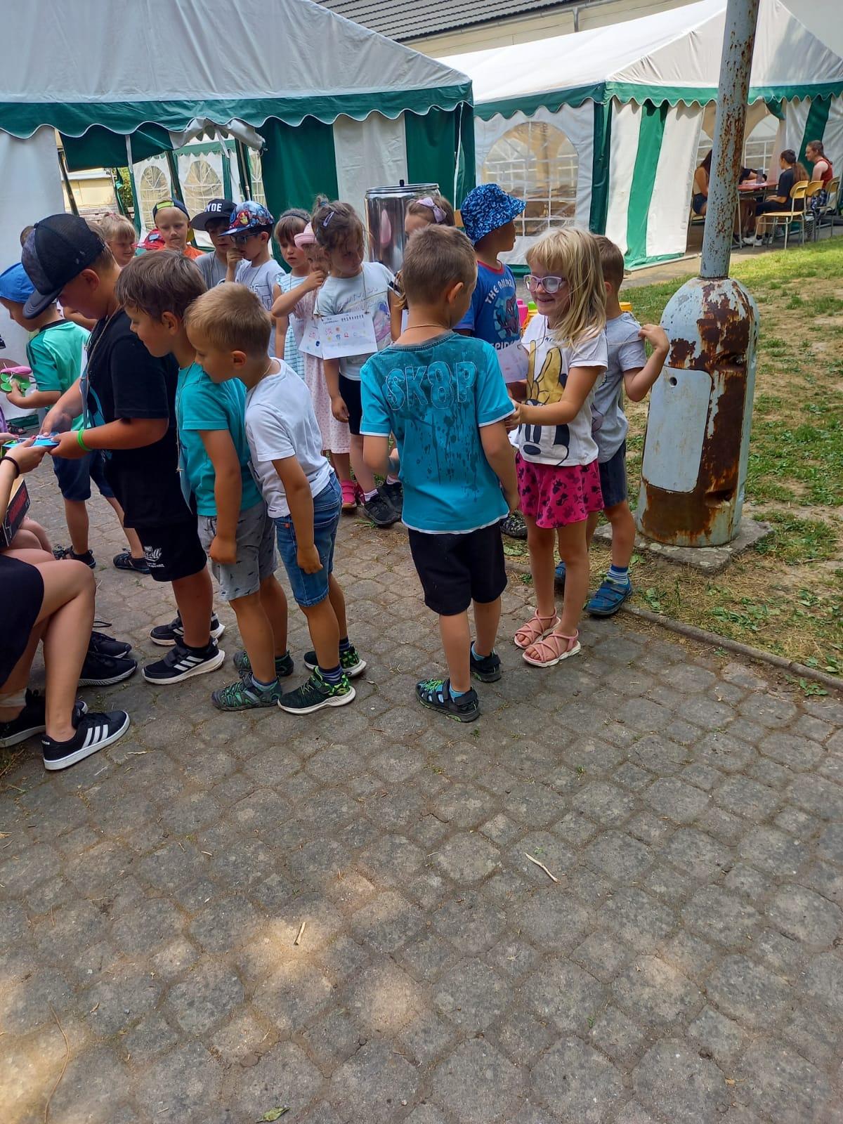 Pasování předškoláčků na prvňáčky a dopolední hry v ZŠ :-) - 26