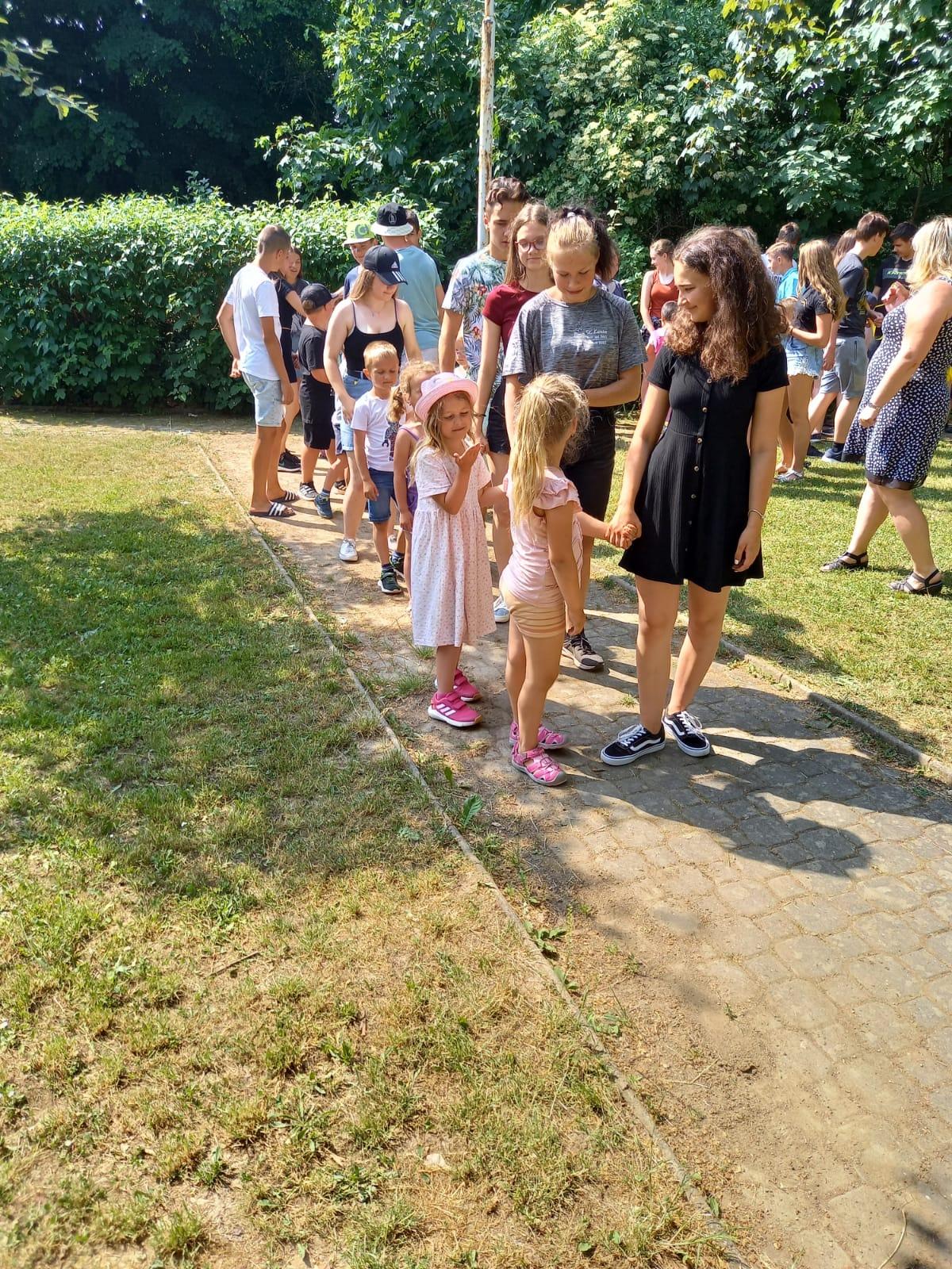 Pasování předškoláčků na prvňáčky a dopolední hry v ZŠ :-) - 31