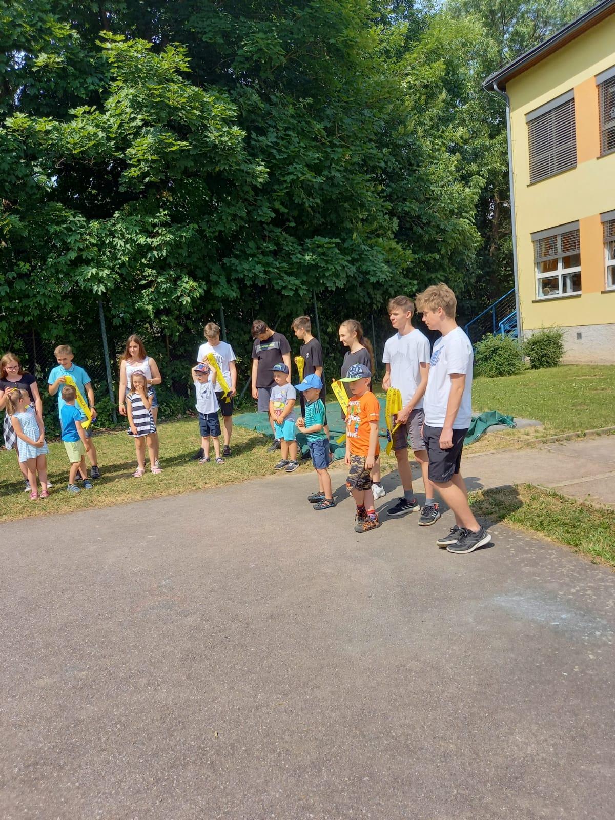 Pasování předškoláčků na prvňáčky a dopolední hry v ZŠ :-) - 38