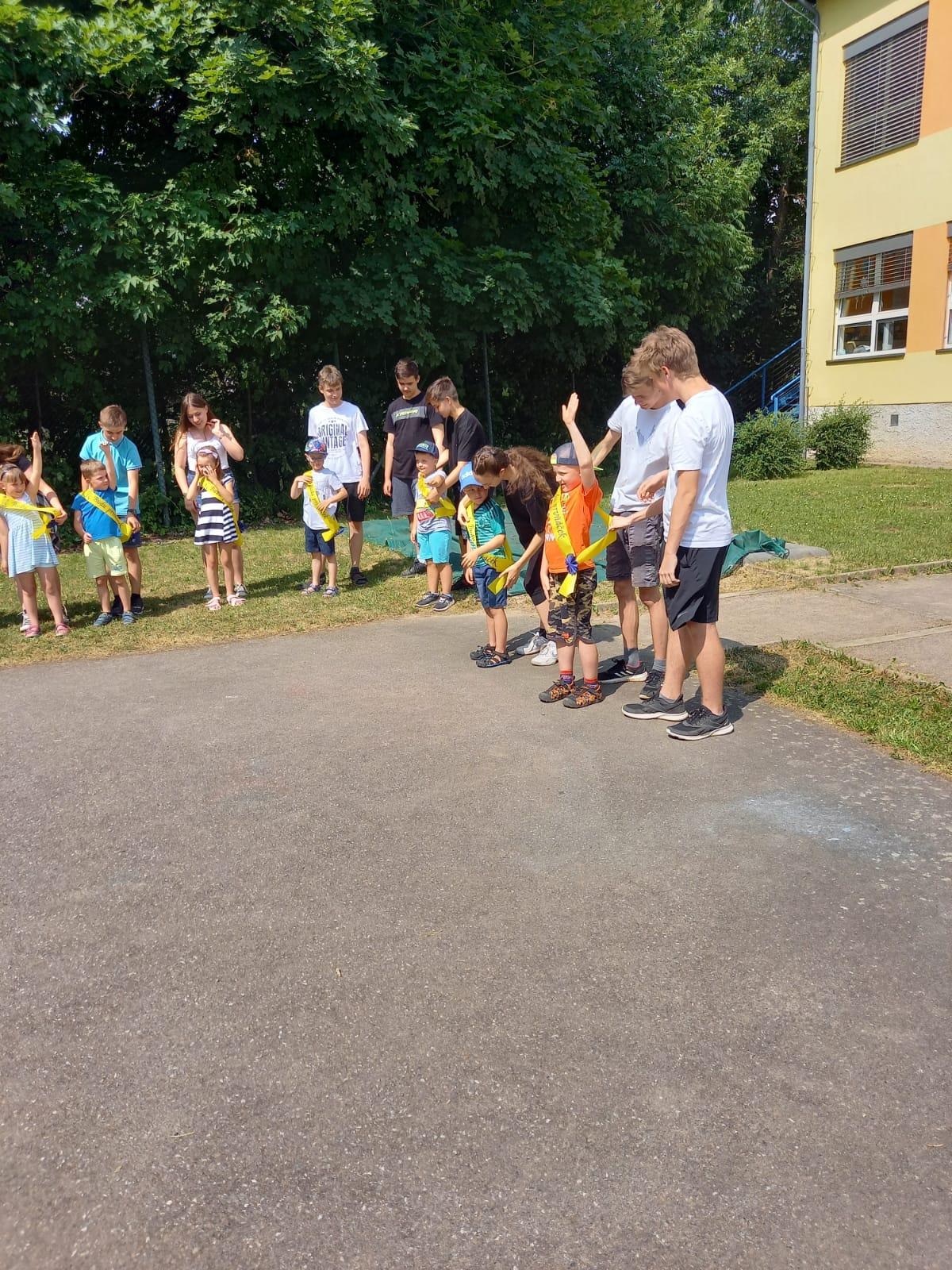 Pasování předškoláčků na prvňáčky a dopolední hry v ZŠ :-) - 40