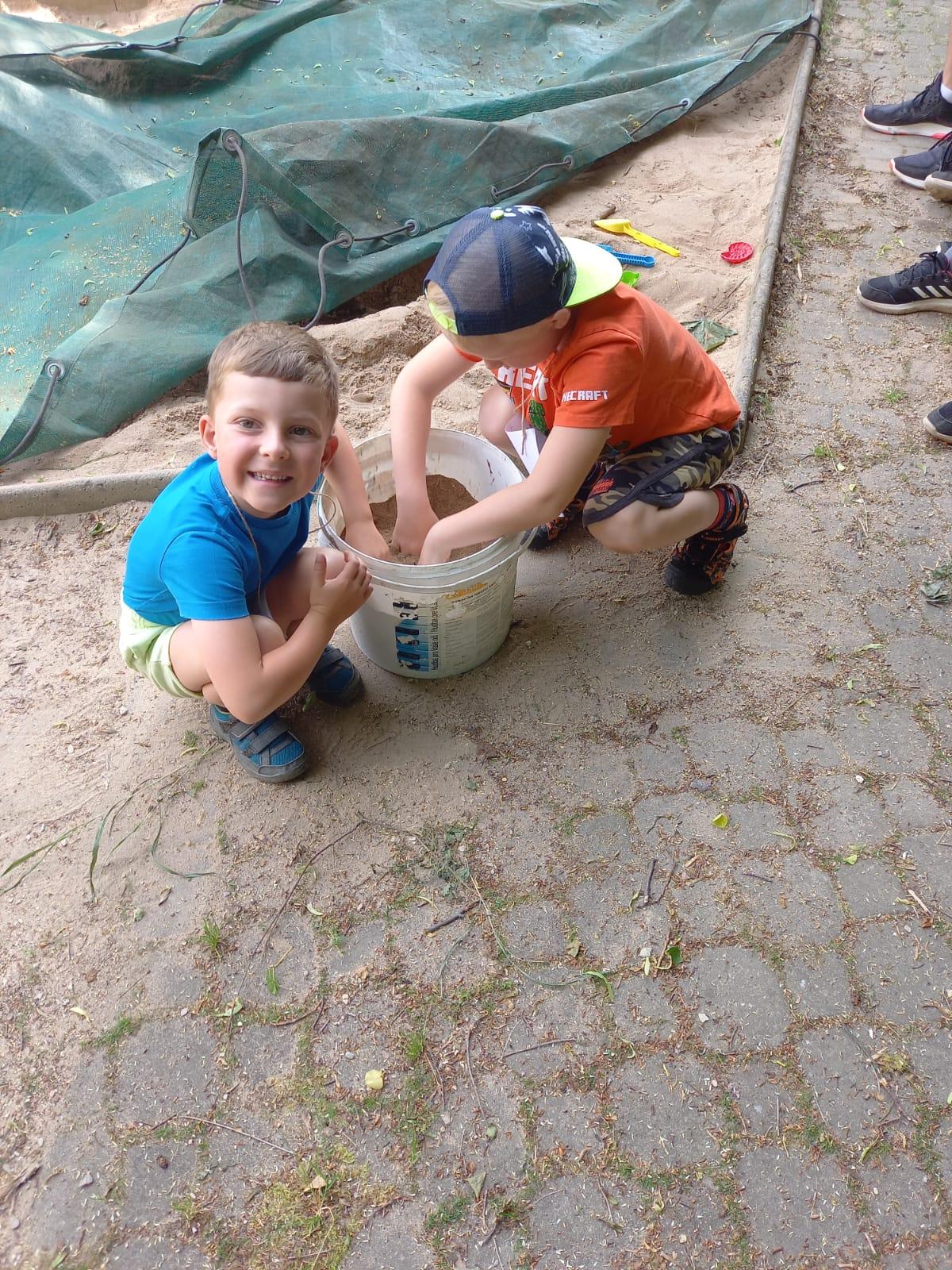 Pasování předškoláčků na prvňáčky a dopolední hry v ZŠ :-) - 47