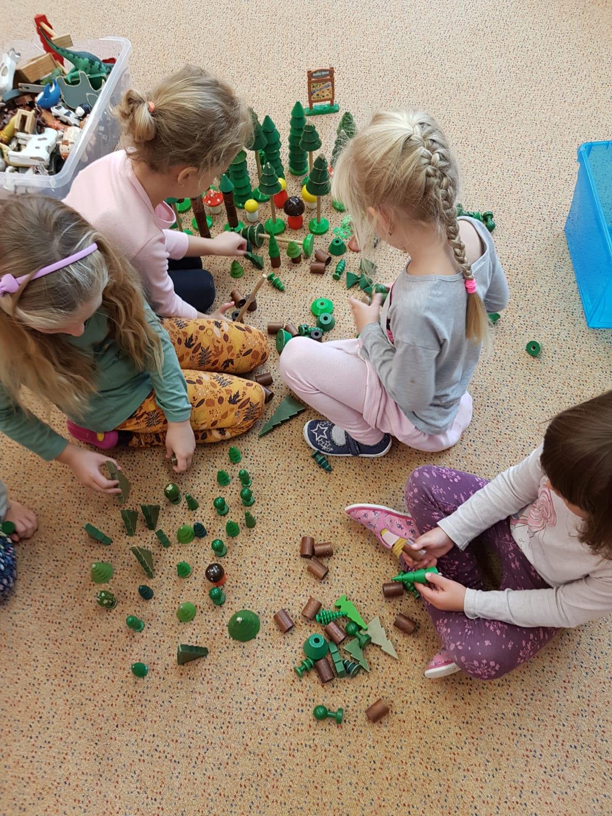 "Barevný svět kolem nás" - podzimní dny v MŠ :-) - 17