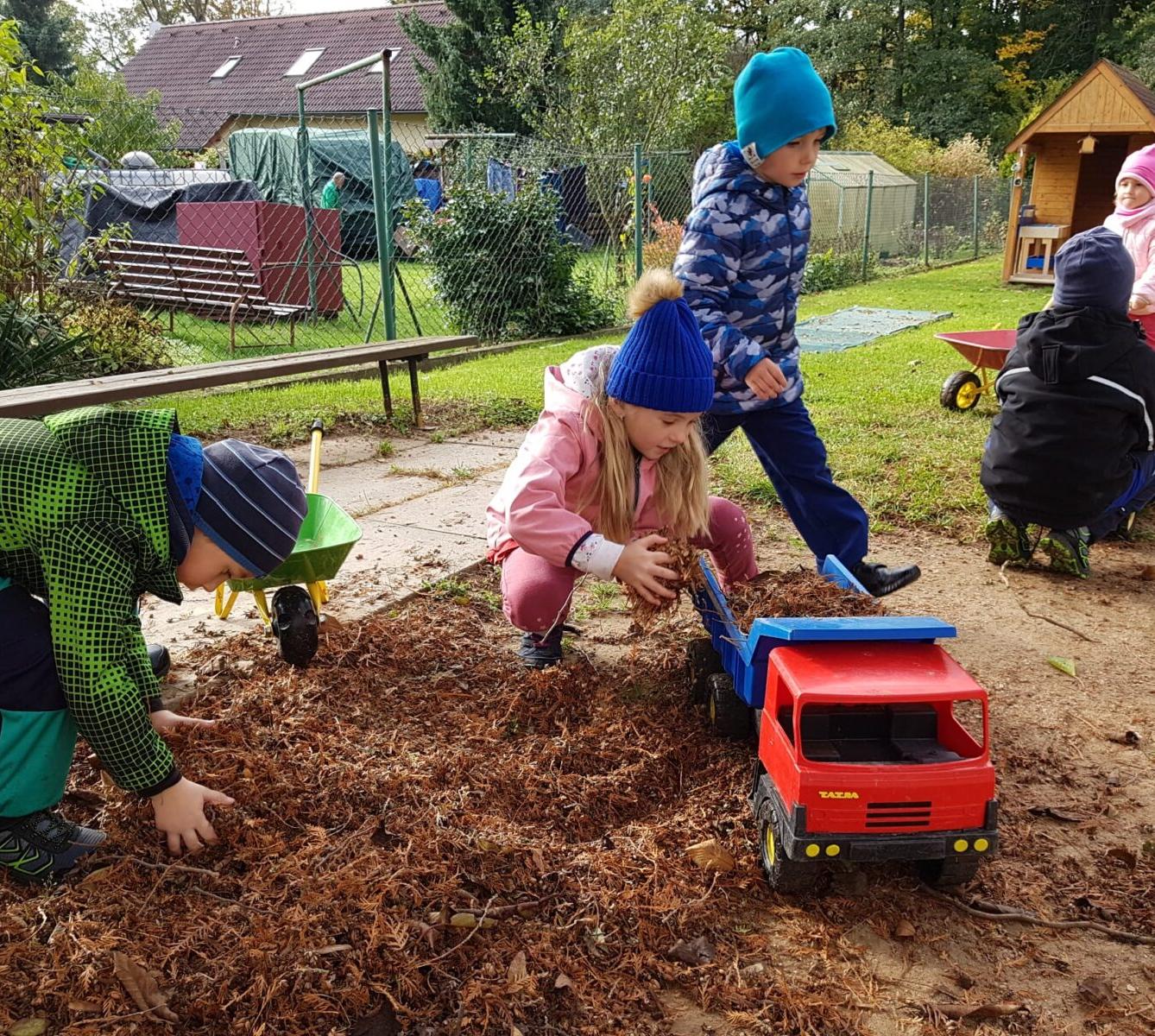 "Barevný svět kolem nás III." - podzim ve školce i na zahradě :-) - 17
