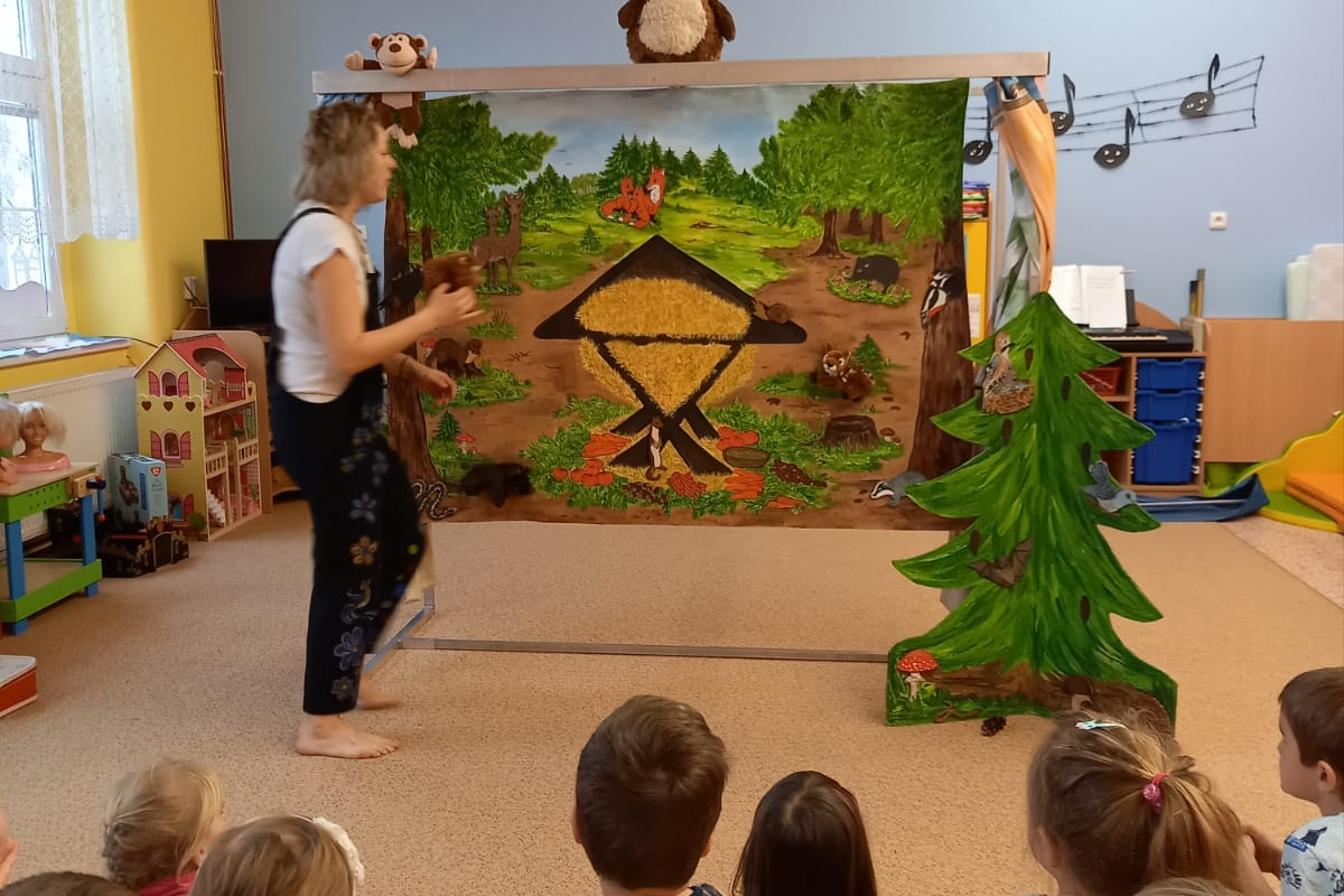 Divadlo v mš - "s Bohoušem po lese"