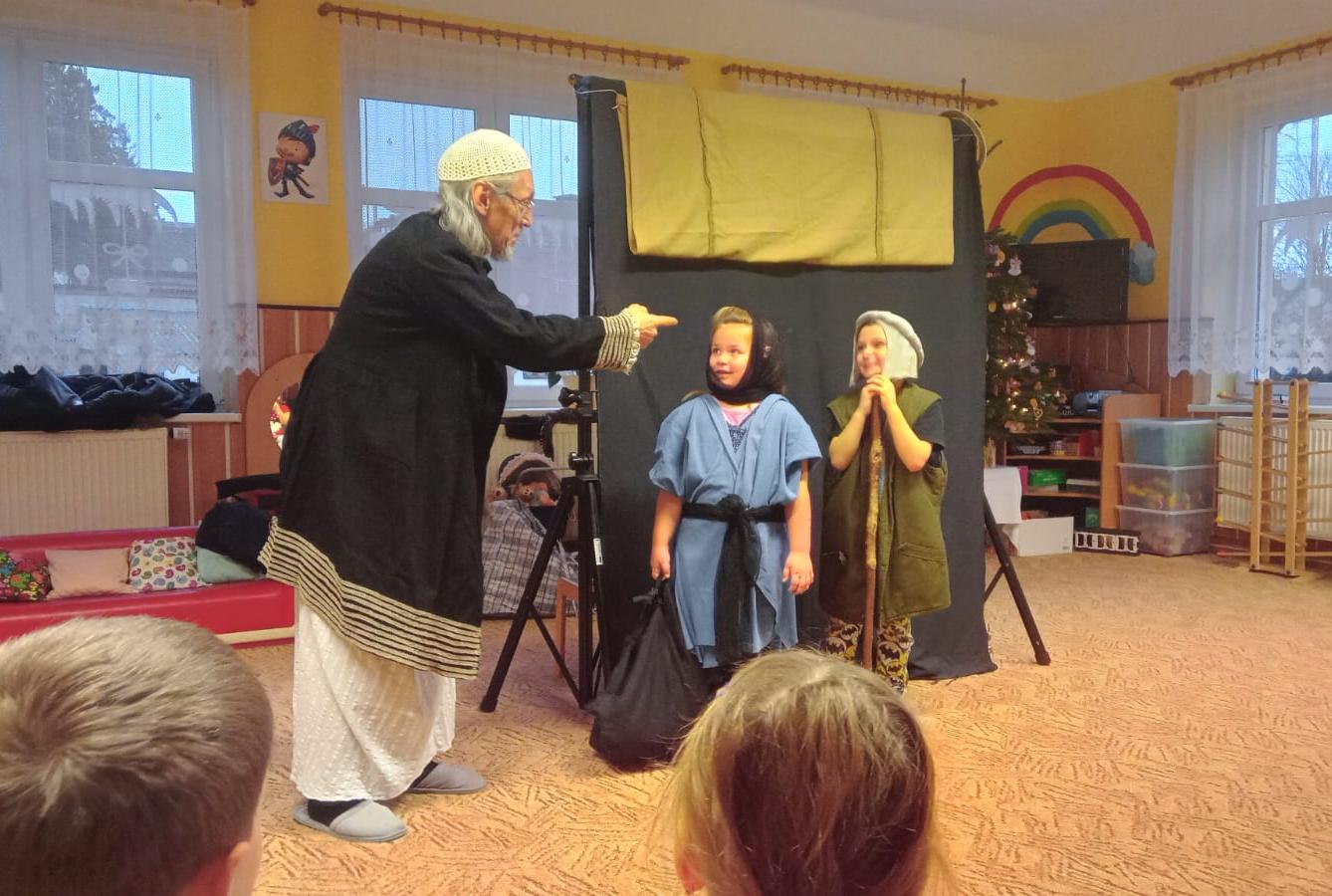 Divadlo "Slyšte, slyšte aneb co se stalo v Betlémě" - 2