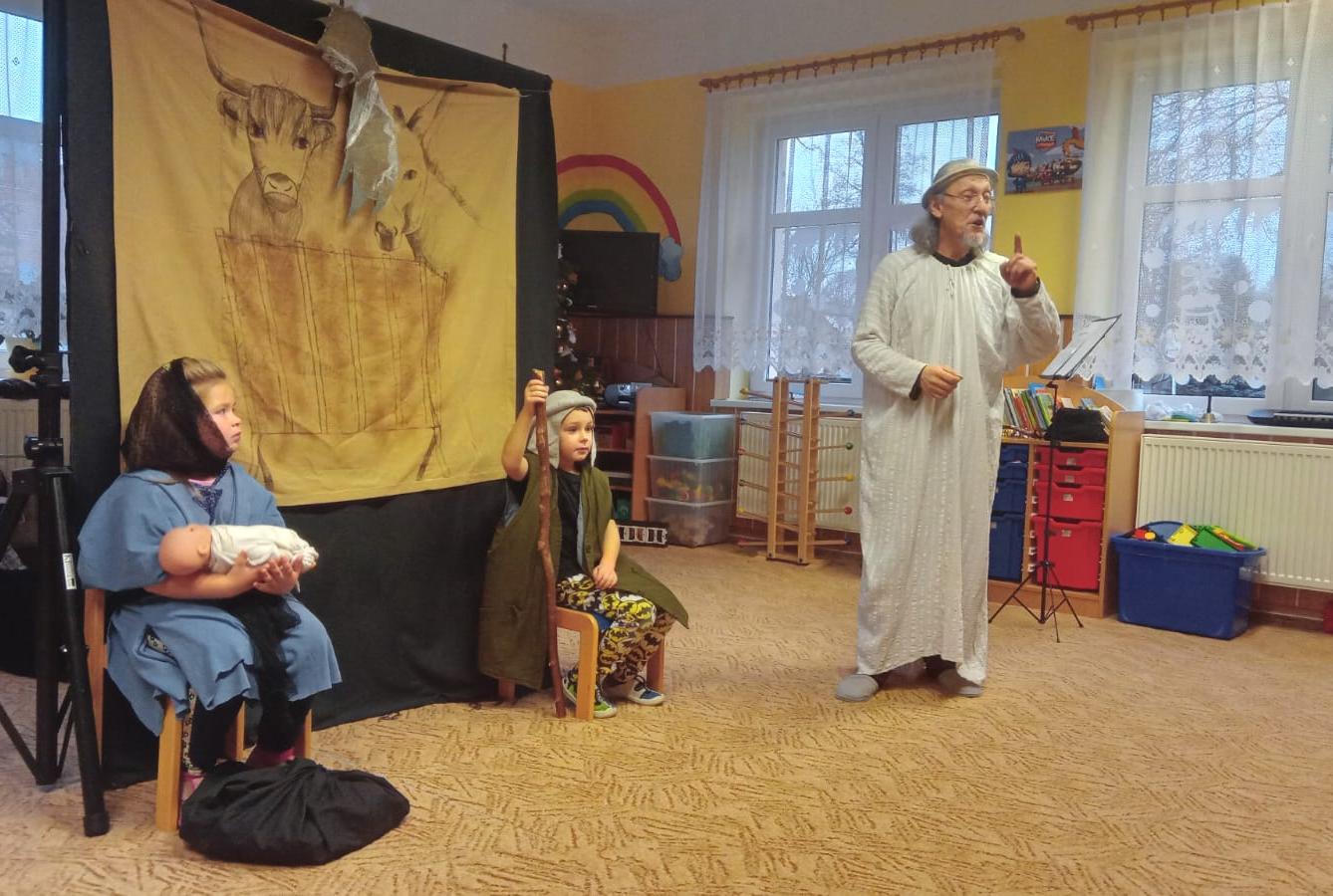 Divadlo "Slyšte, slyšte aneb co se stalo v Betlémě" - 10