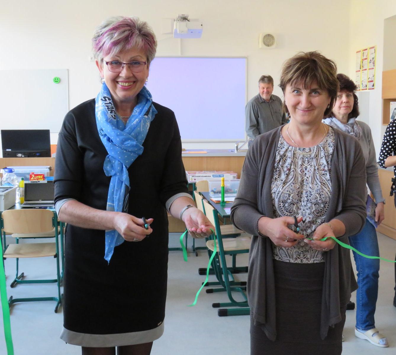 Slavnostní otevření modernizované učebny F, Ch, Př - 5