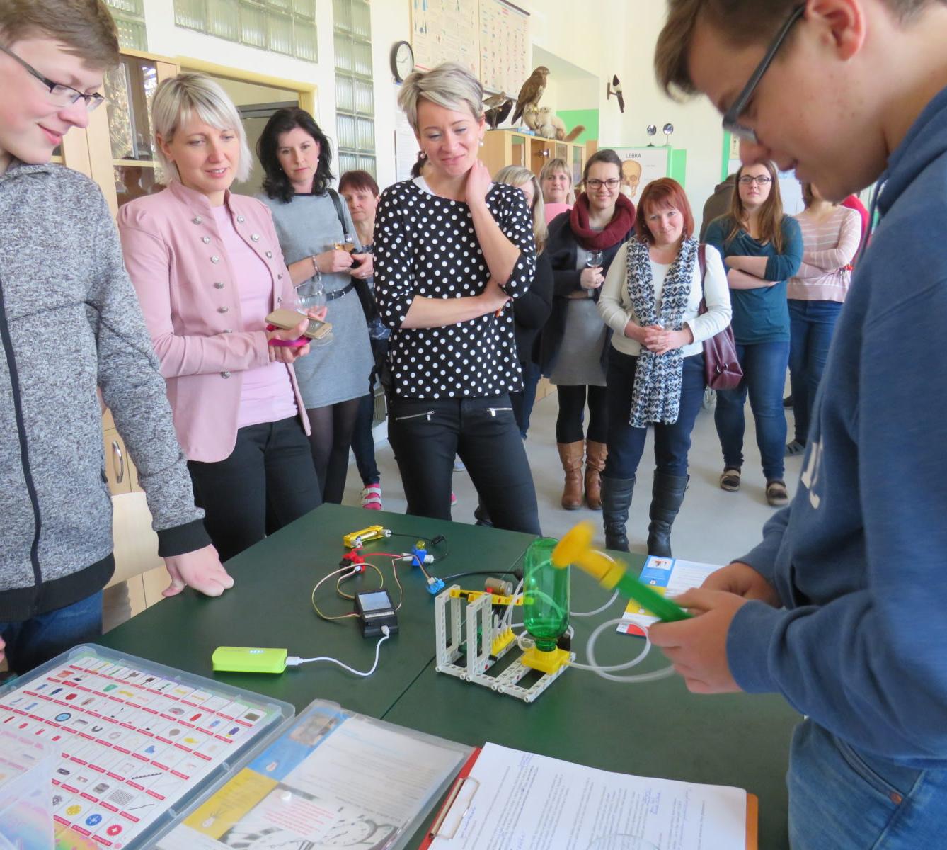 Slavnostní otevření modernizované učebny F, Ch, Př - 12